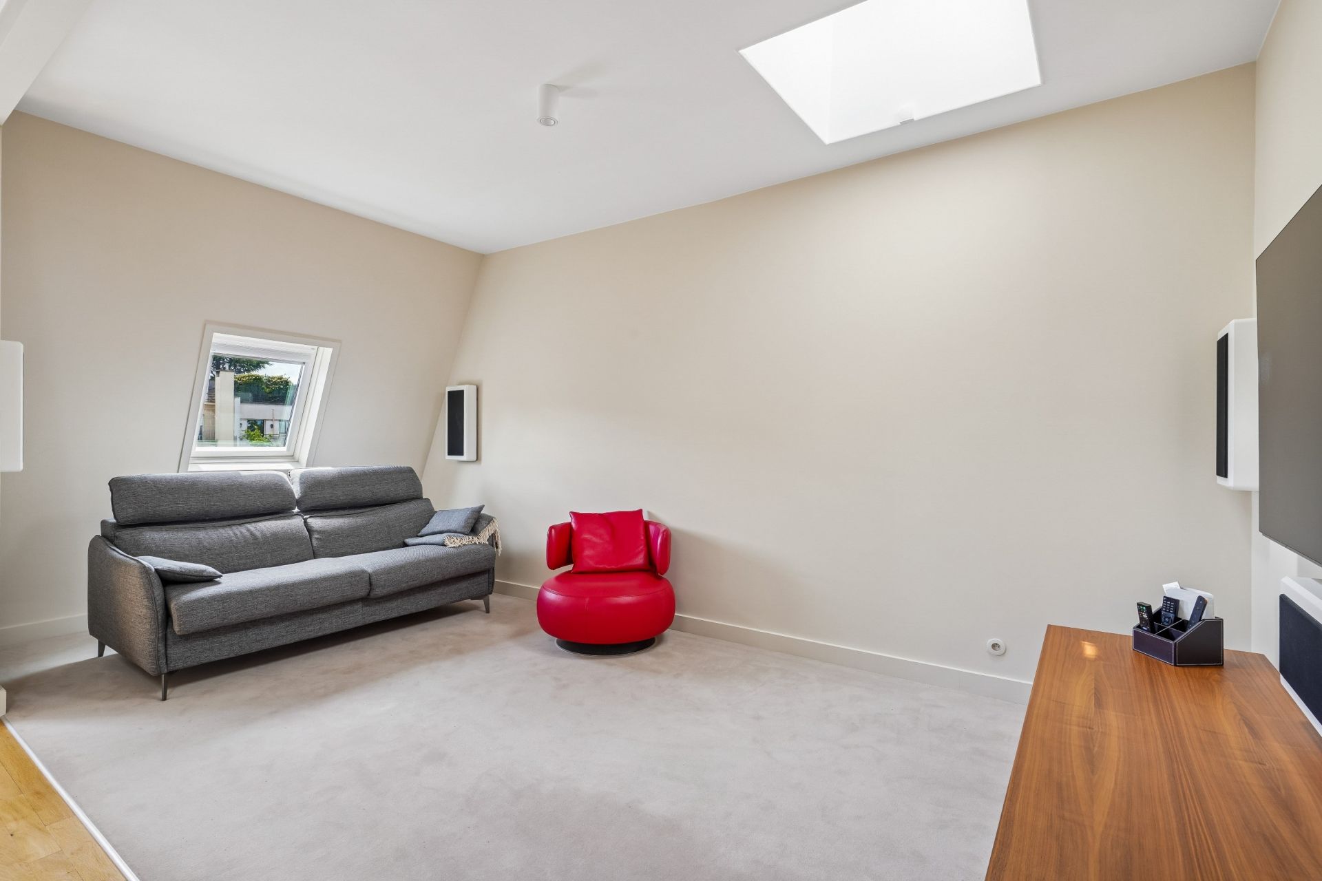 luxury apartment 9 Rooms for sale on NEUILLY SUR SEINE (92200)