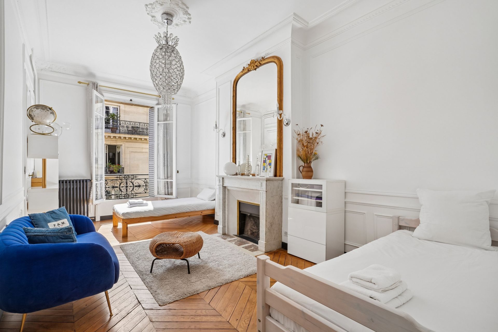 luxury apartment 6 Rooms for sale on PARIS (75017)