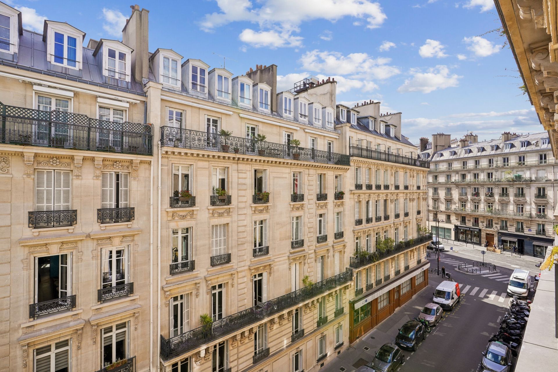 luxury apartment 6 Rooms for sale on PARIS (75017)