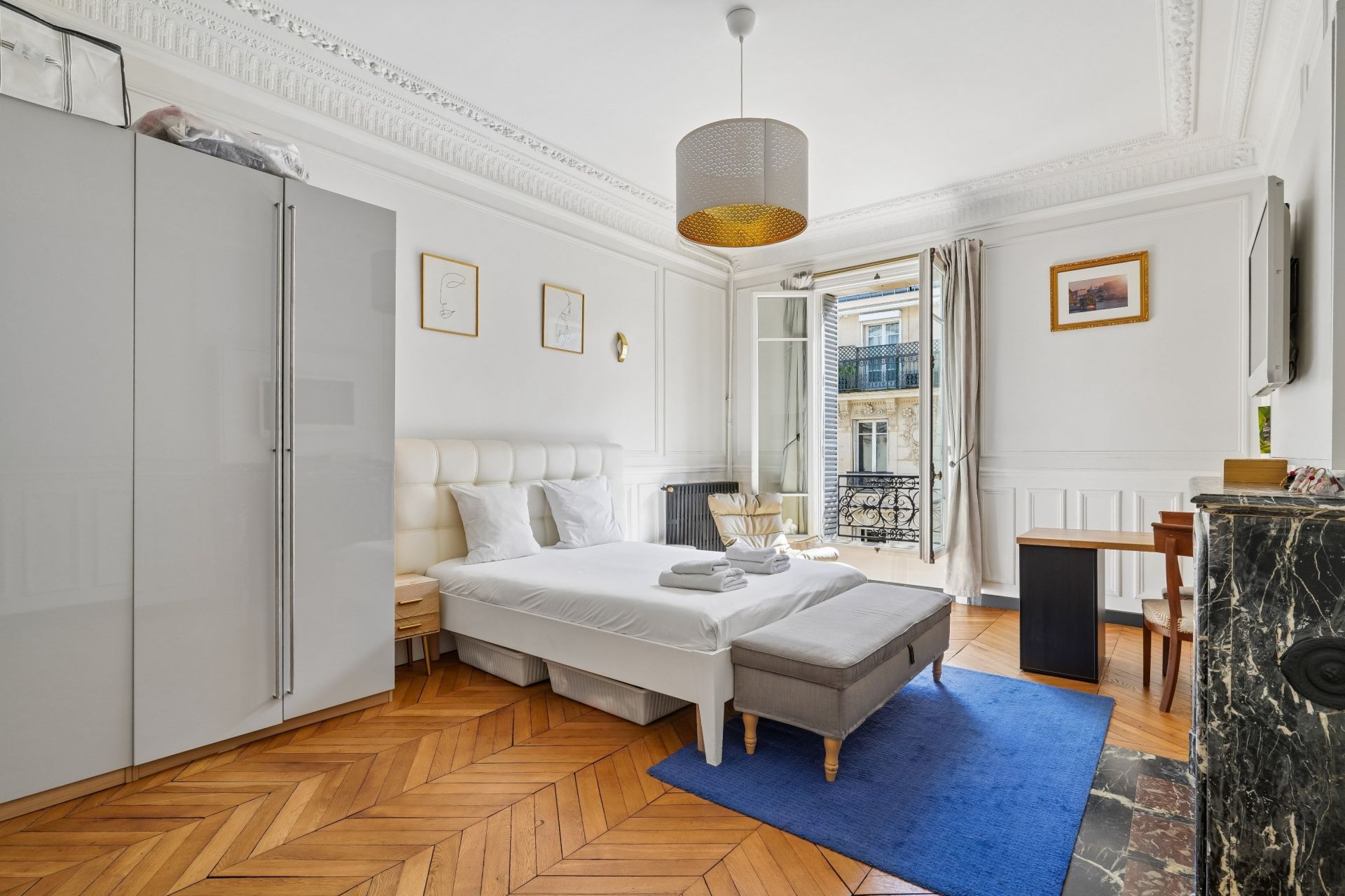 luxury apartment 6 Rooms for sale on PARIS (75017)