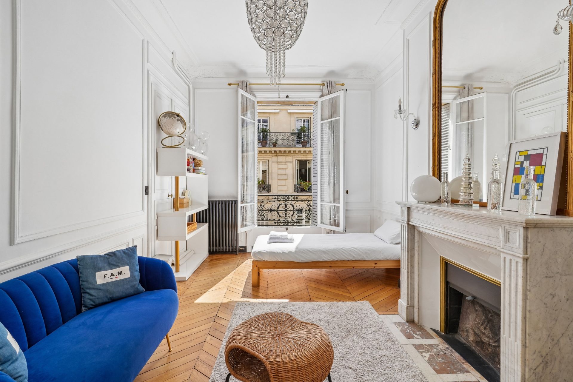 luxury apartment 6 Rooms for sale on PARIS (75017)