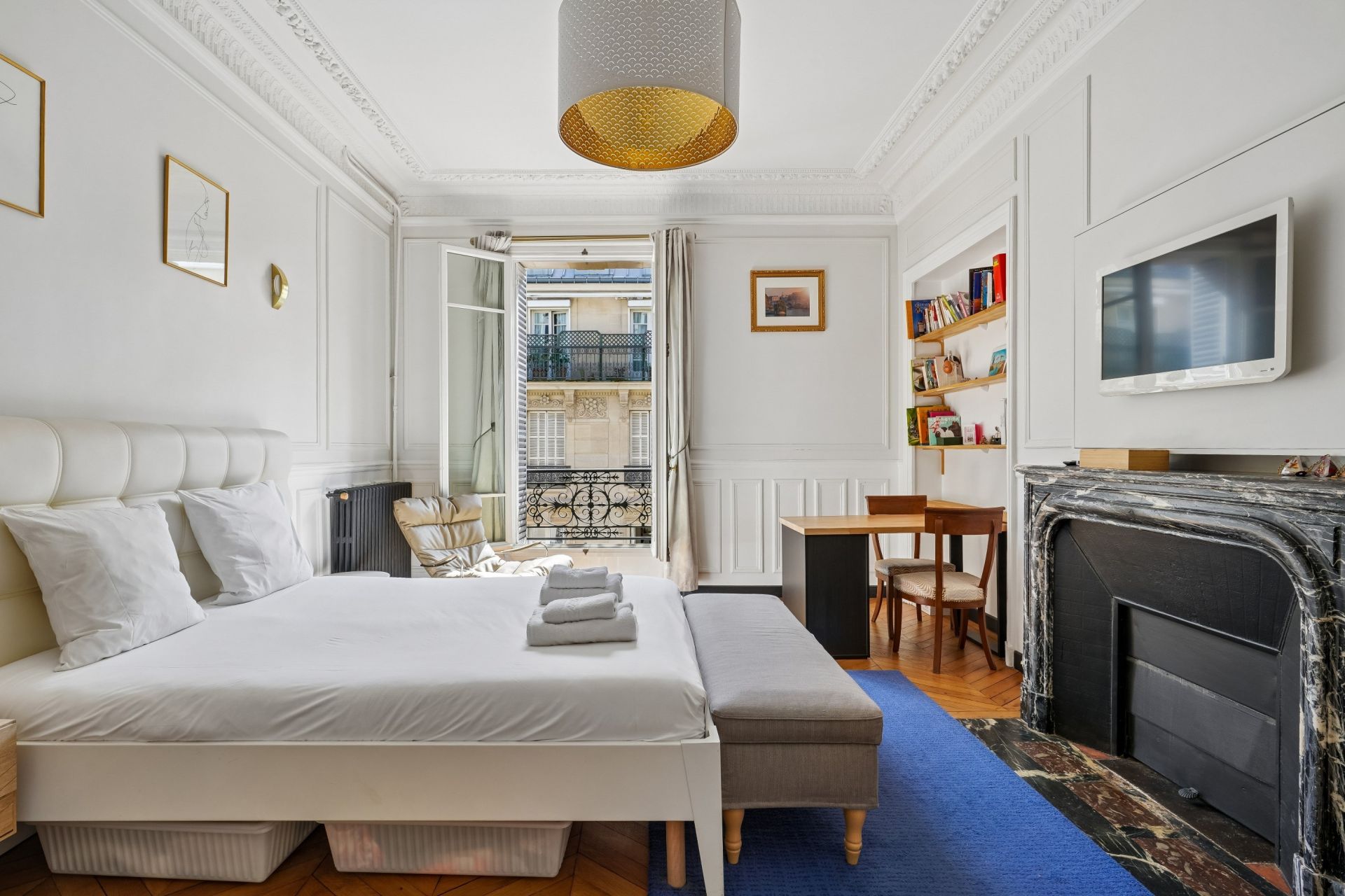 luxury apartment 6 Rooms for sale on PARIS (75017)