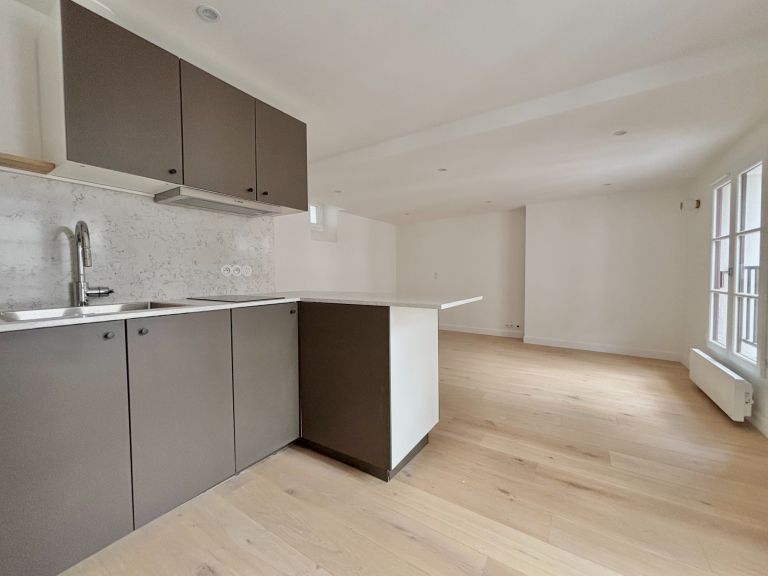 luxury apartment 1 room for sale on PARIS (75003)