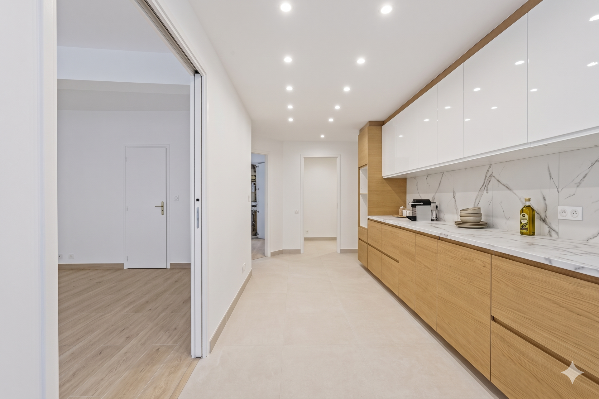luxury apartment 5 Rooms for sale on PARIS (75004)