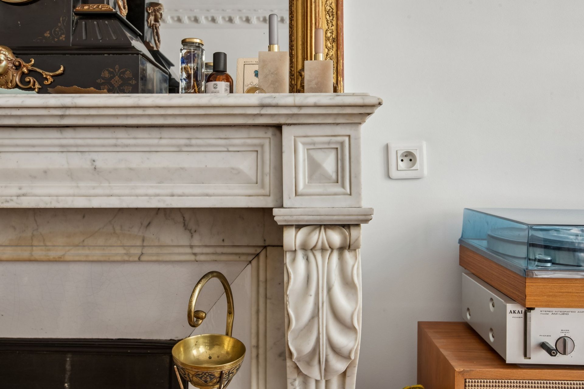 luxury apartment 4 Rooms for sale on PARIS (75010)