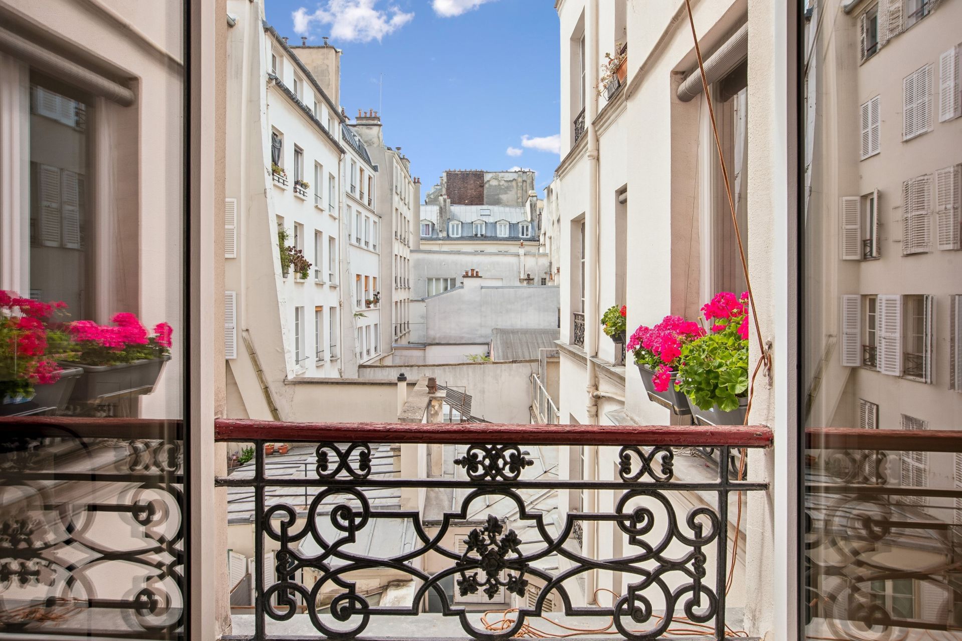 luxury apartment 4 Rooms for sale on PARIS (75010)