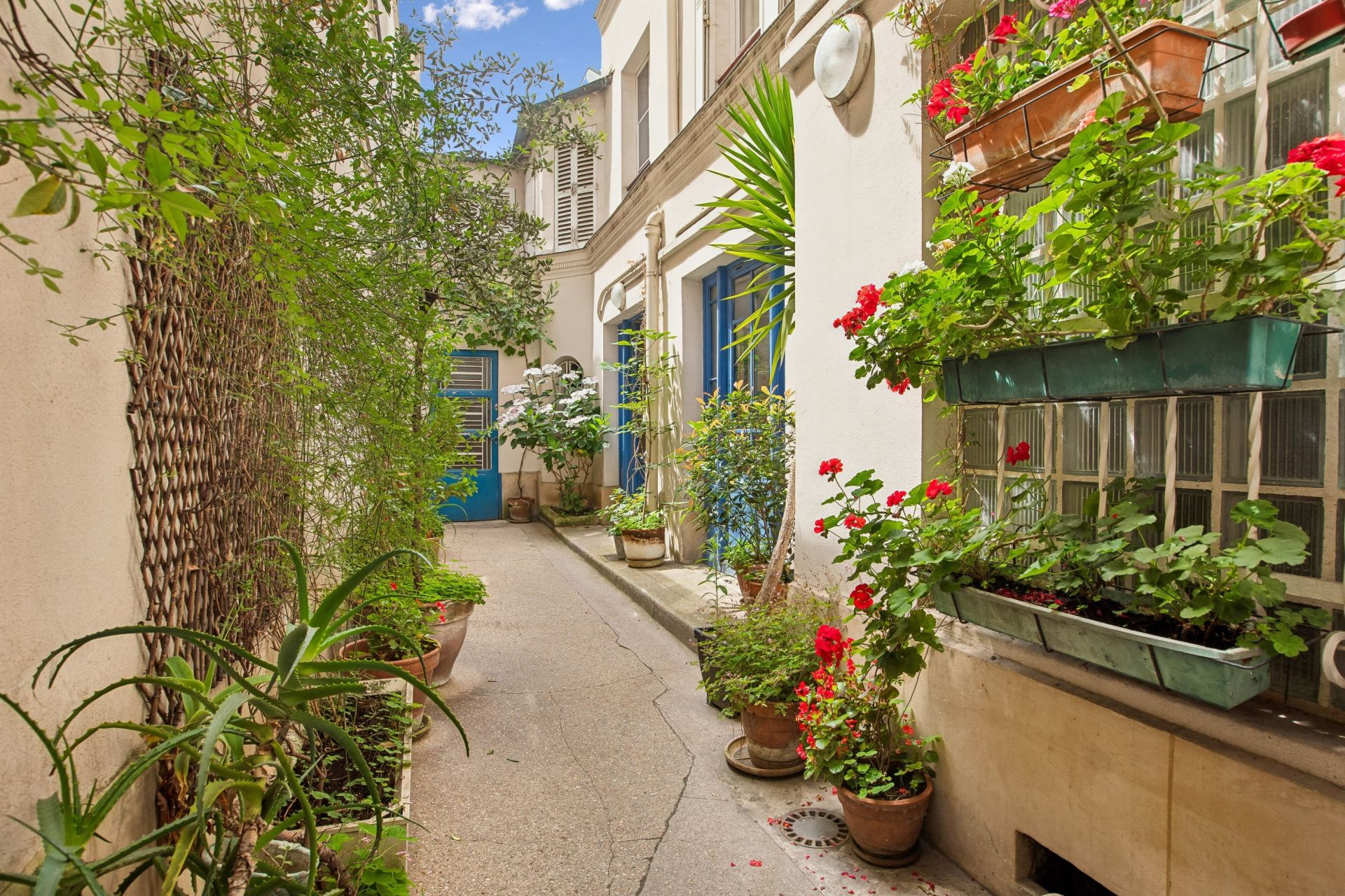 luxury apartment 4 Rooms for sale on PARIS (75010)