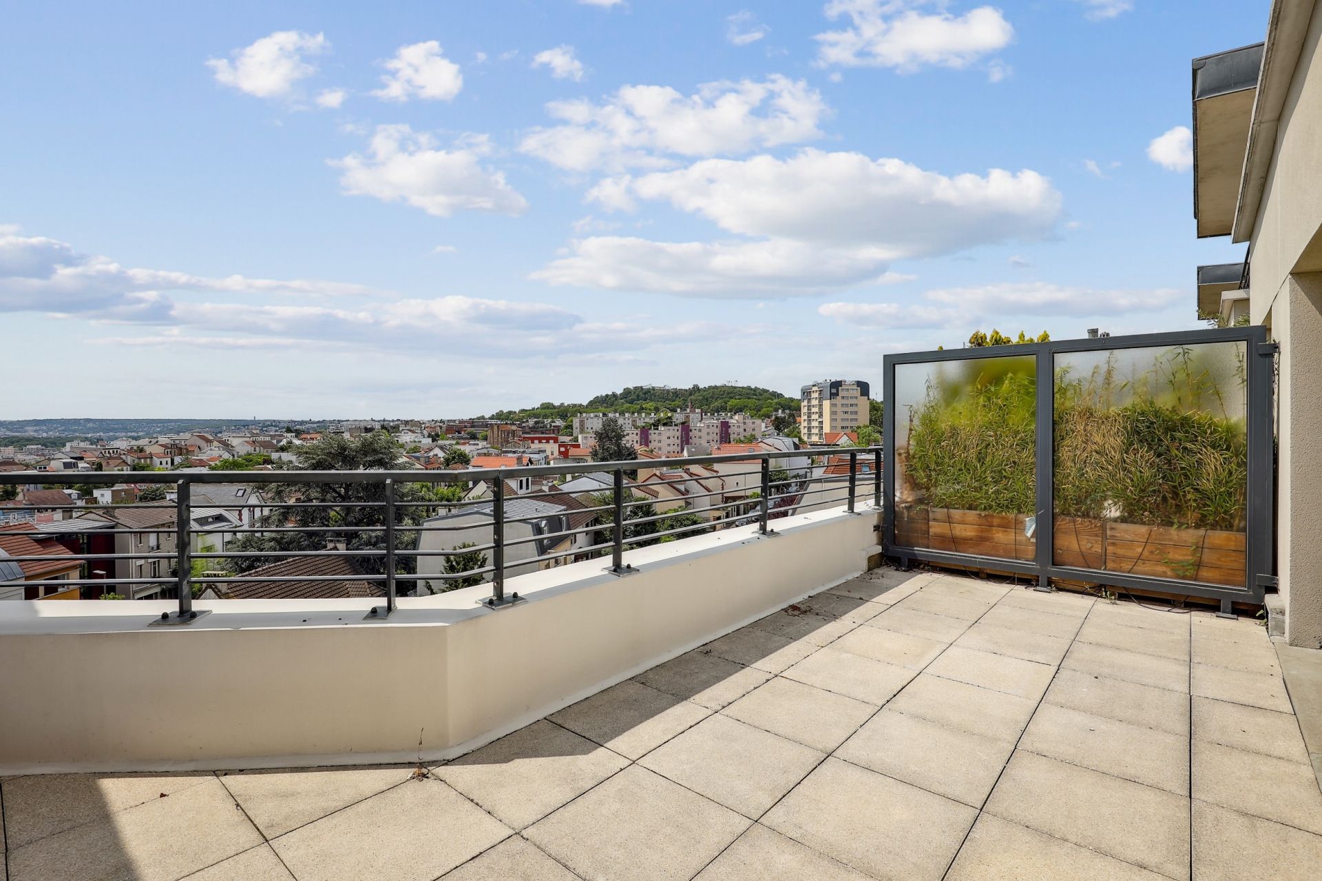 luxury apartment 6 Rooms for rent on SURESNES (92150)