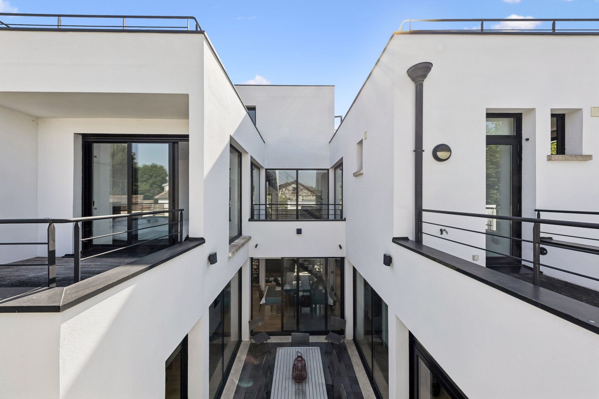 architect's house 8 Rooms for sale on ST CLOUD (92210)