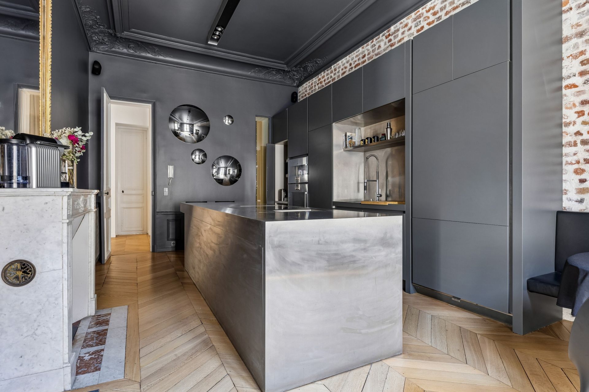 luxury apartment 6 Rooms for sale on PARIS (75017)