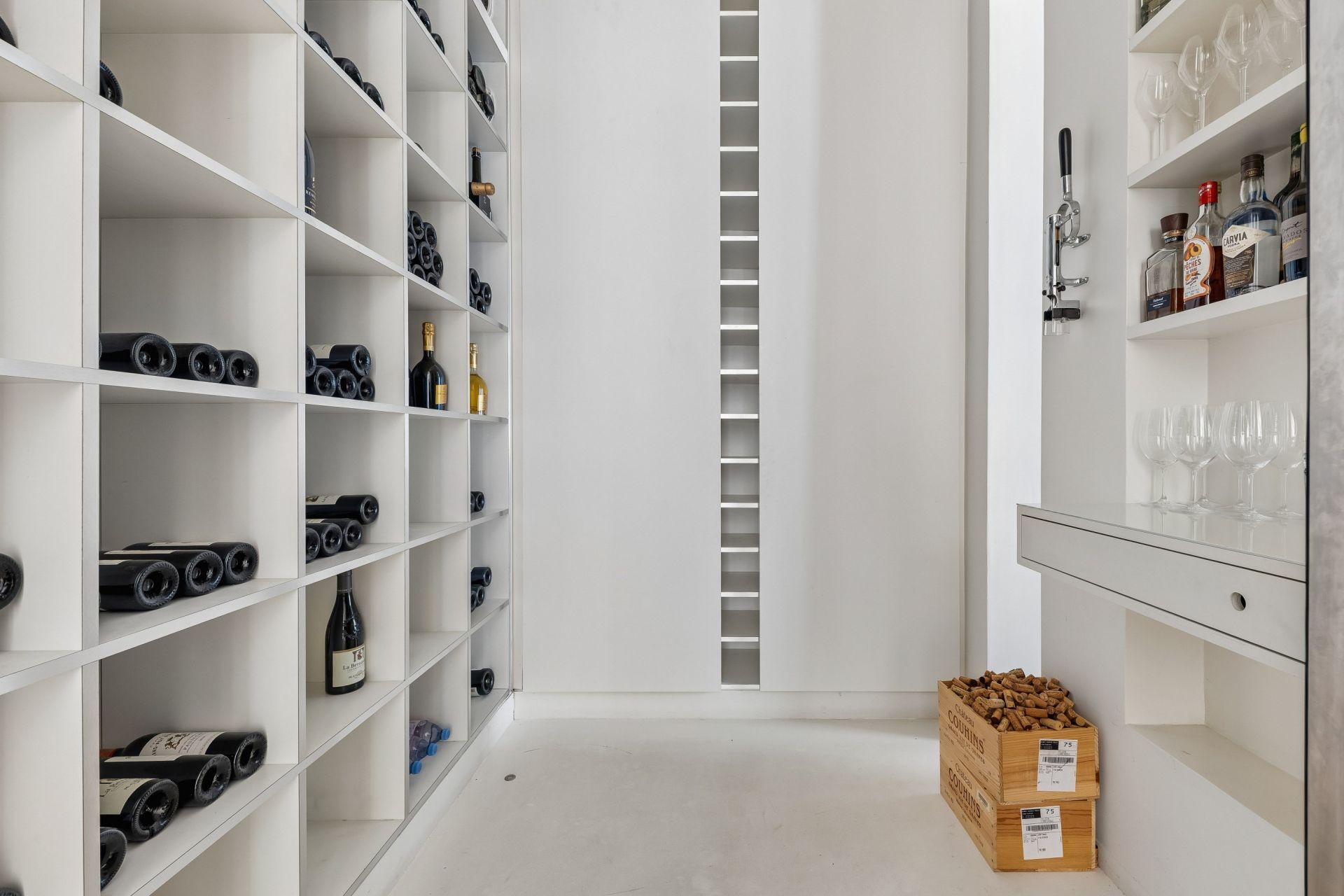 luxury apartment 6 Rooms for sale on PARIS (75017)