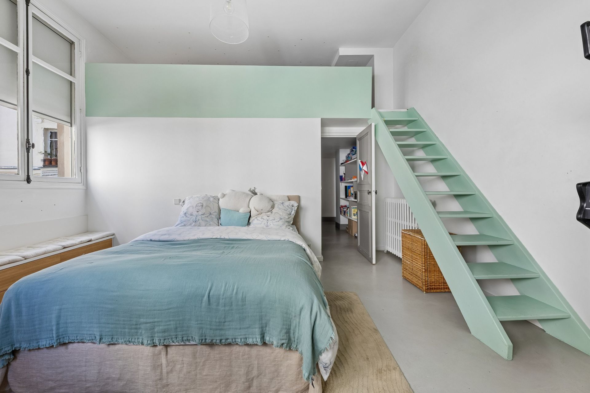 luxury apartment 6 Rooms for sale on PARIS (75017)