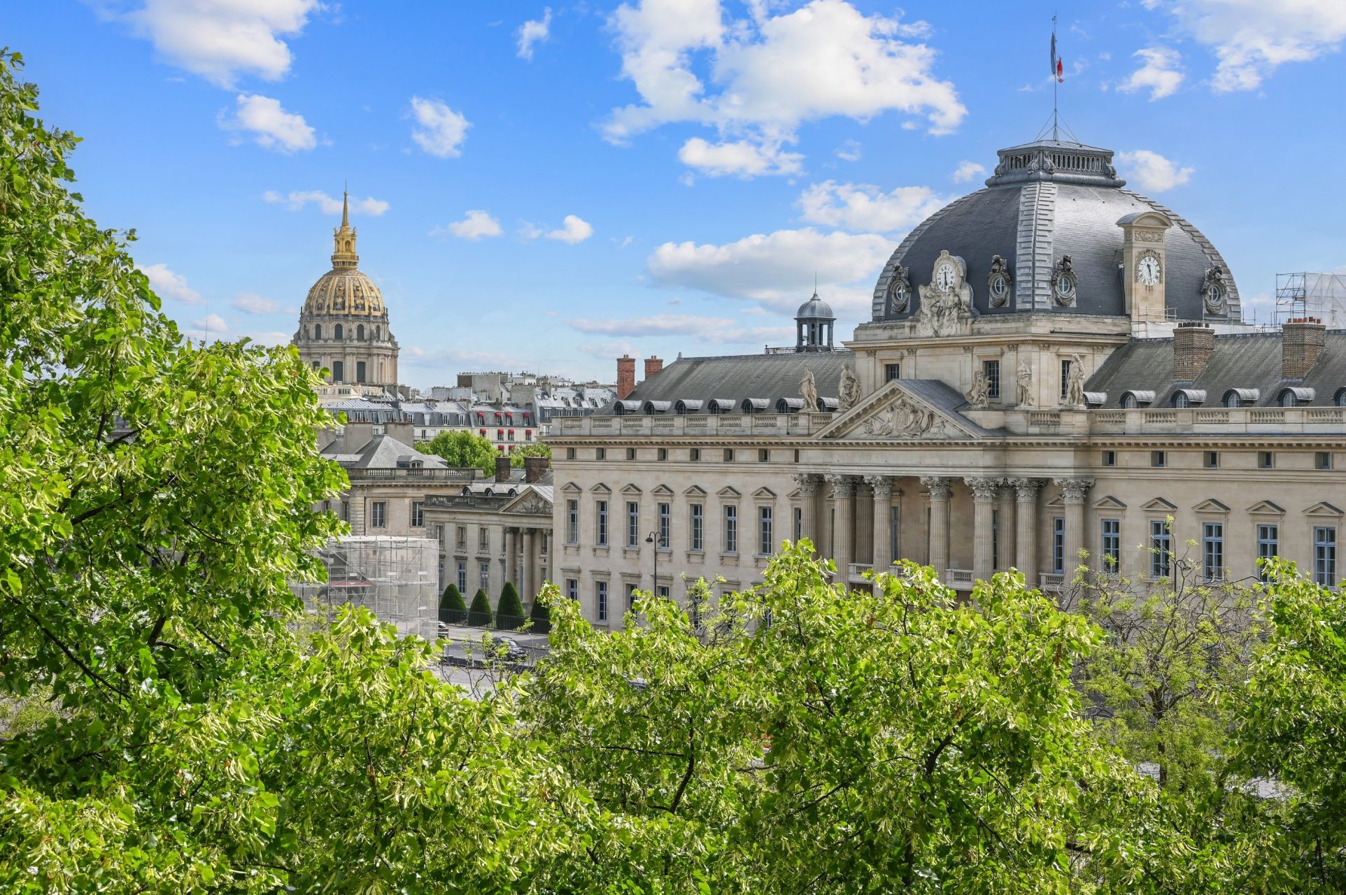 luxury apartment 6 Rooms for sale on PARIS (75007)
