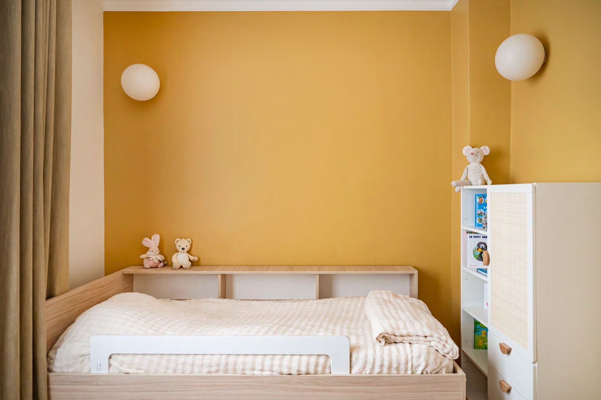 luxury apartment 8 Rooms for sale on PARIS (75017)