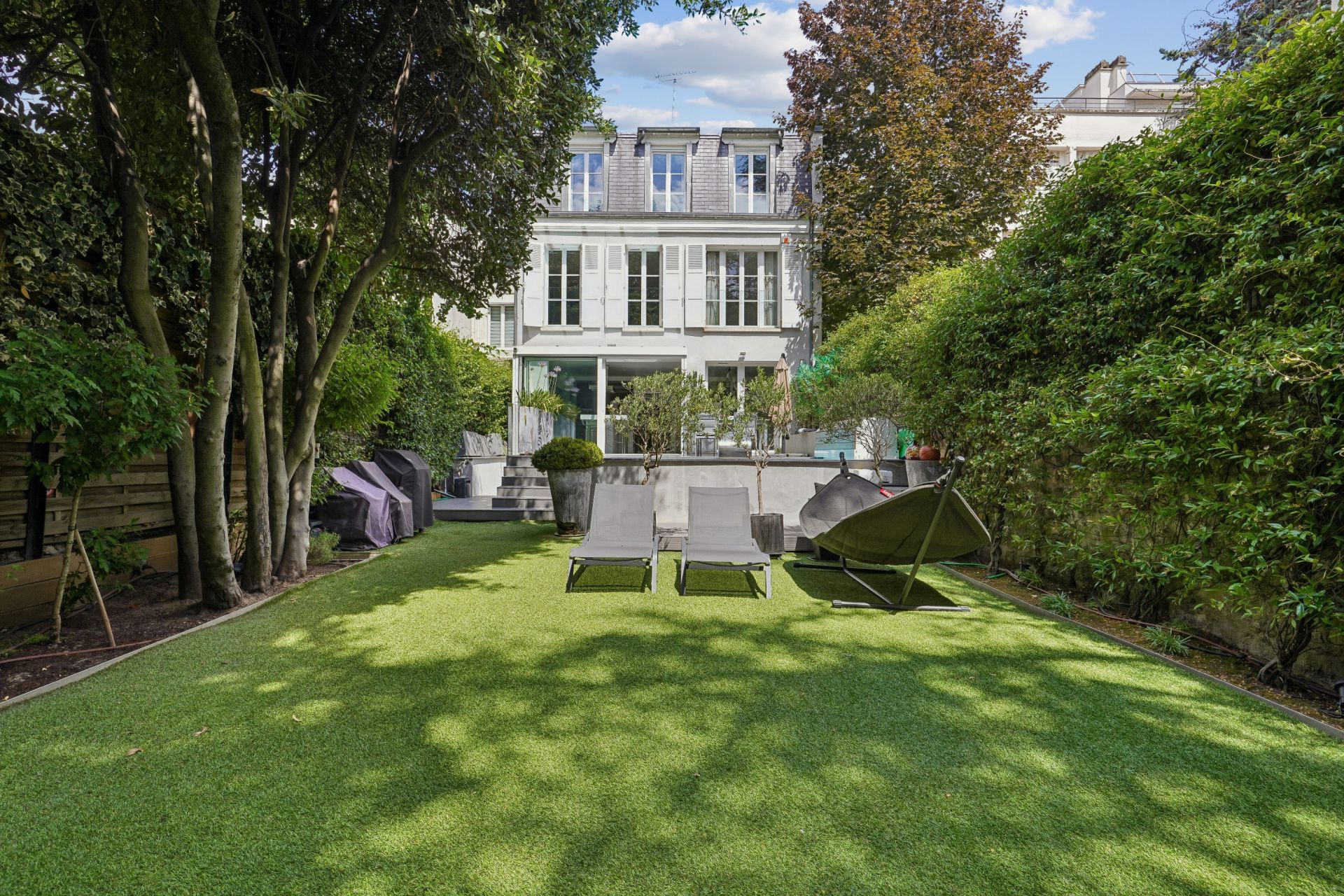 luxury house 7 Rooms for sale on NEUILLY SUR SEINE (92200)