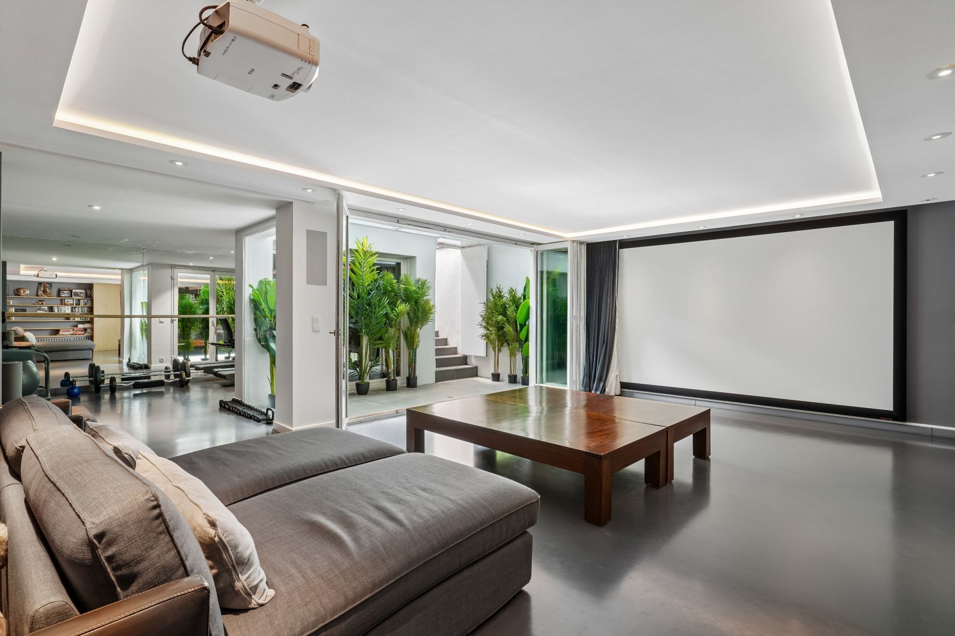 luxury house 7 Rooms for sale on NEUILLY SUR SEINE (92200)