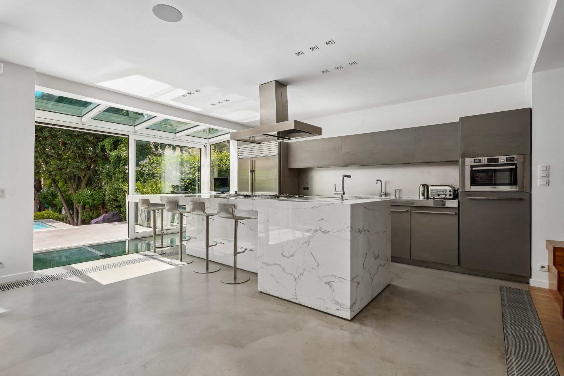 luxury house 7 Rooms for sale on NEUILLY SUR SEINE (92200)