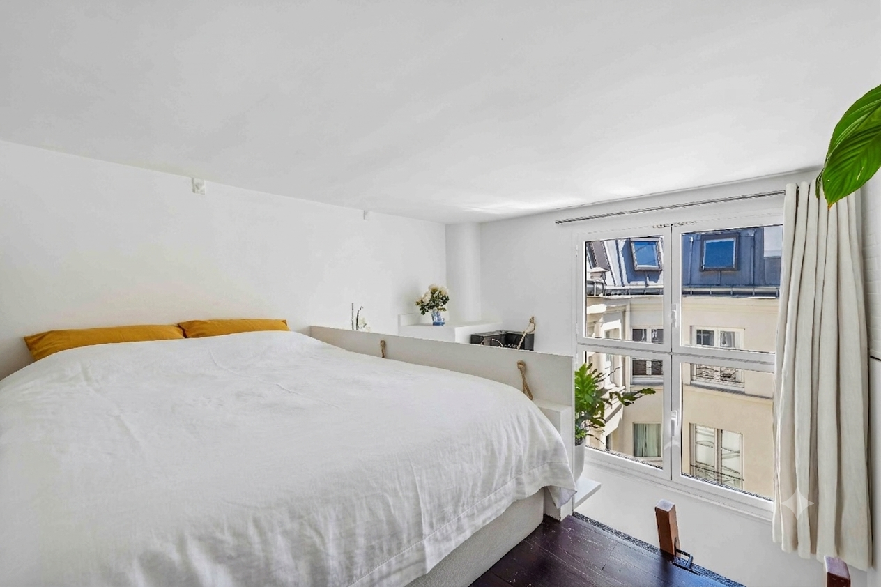 luxury apartment 2 Rooms for sale on PARIS (75001)
