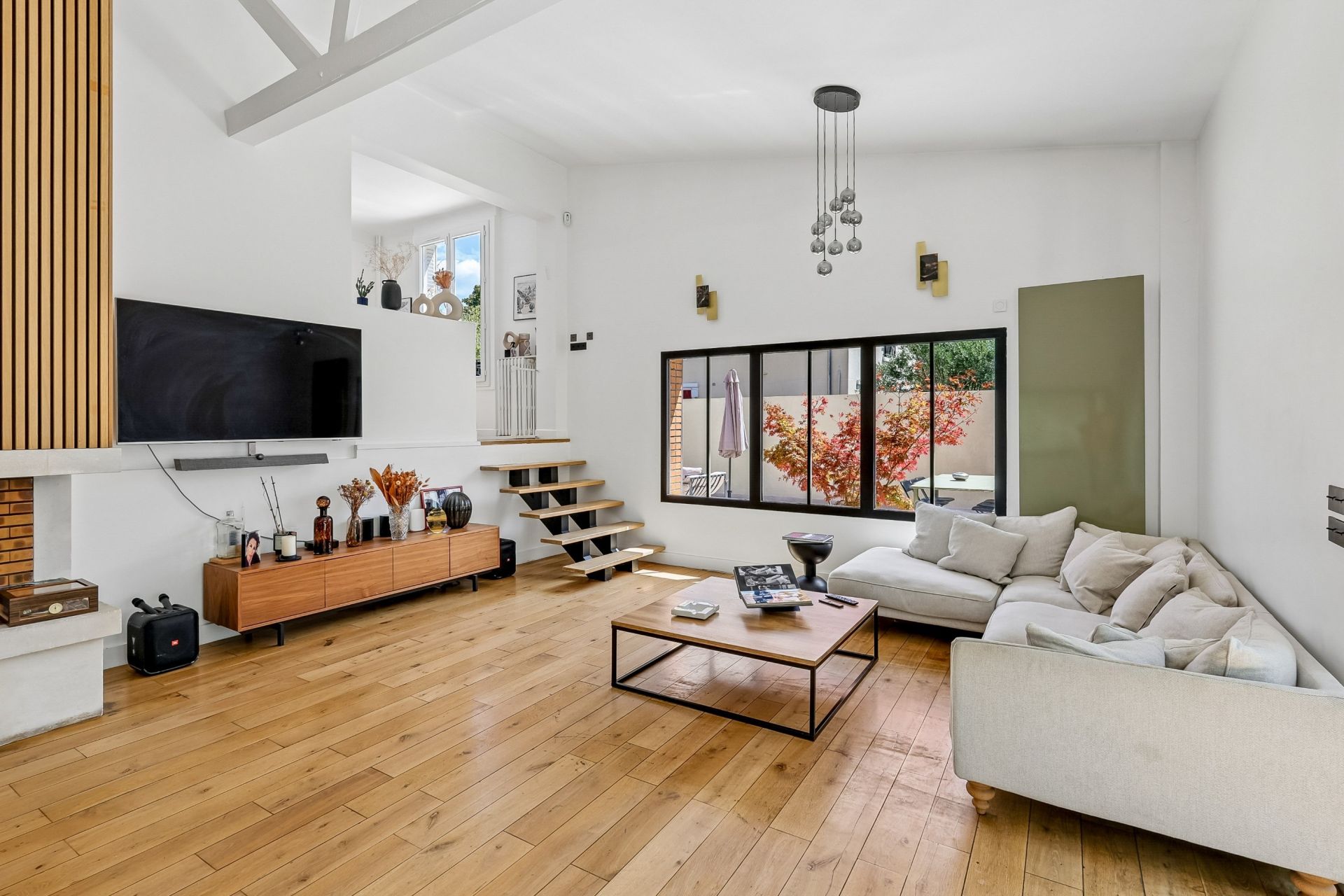 mansion 8 Rooms for sale on LE PERREUX SUR MARNE (94170)