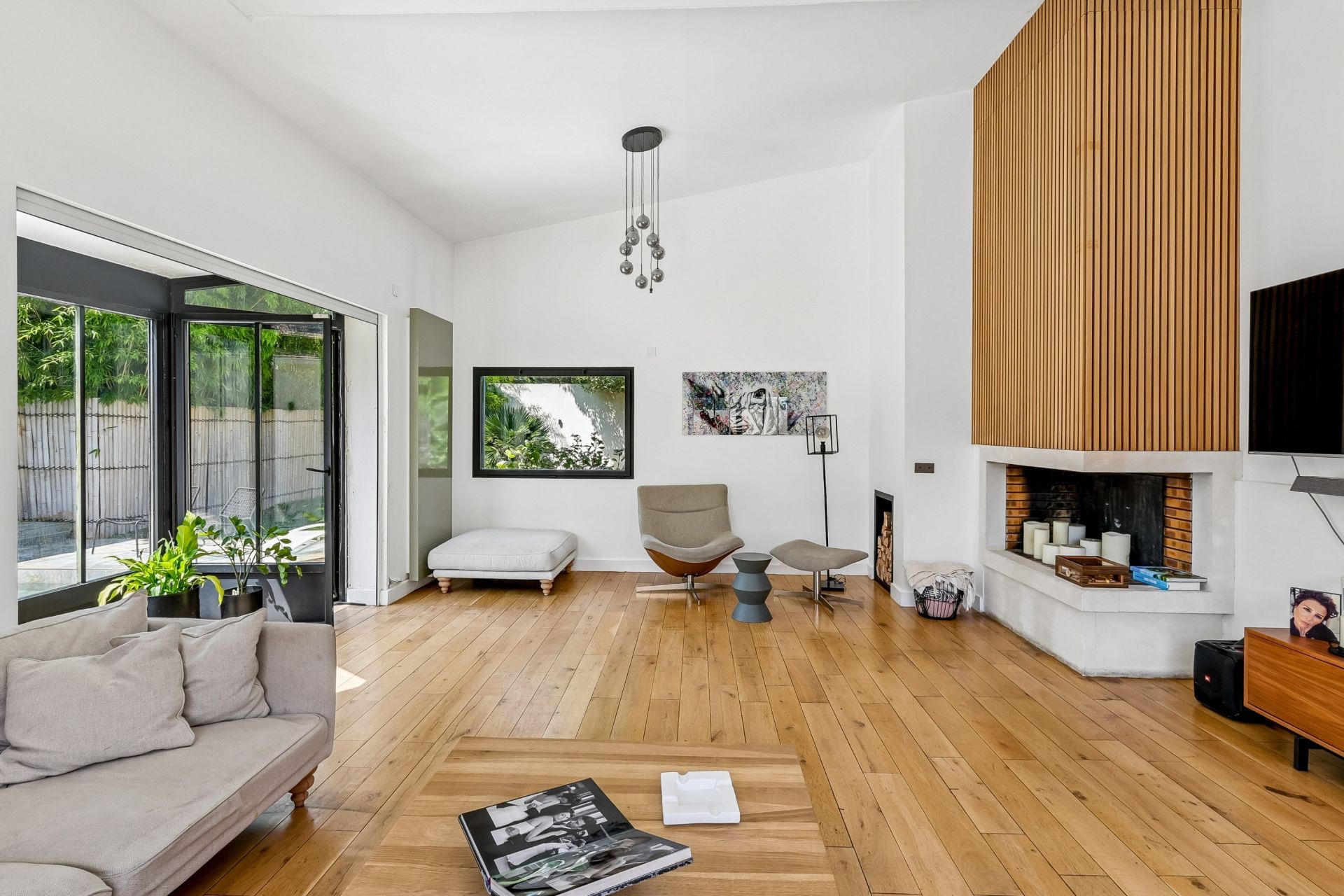 mansion 8 Rooms for sale on LE PERREUX SUR MARNE (94170)