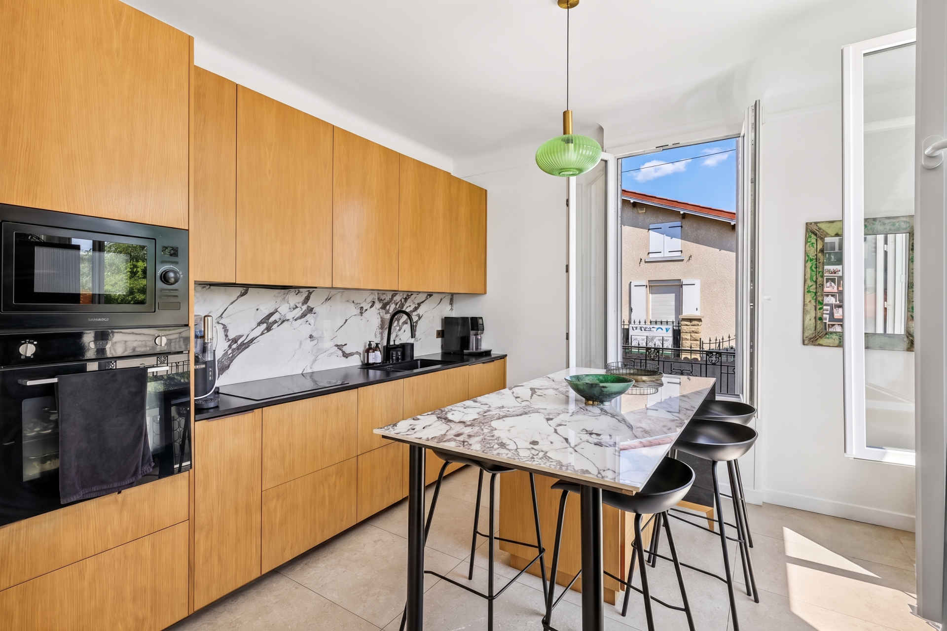 mansion 8 Rooms for sale on LE PERREUX SUR MARNE (94170)