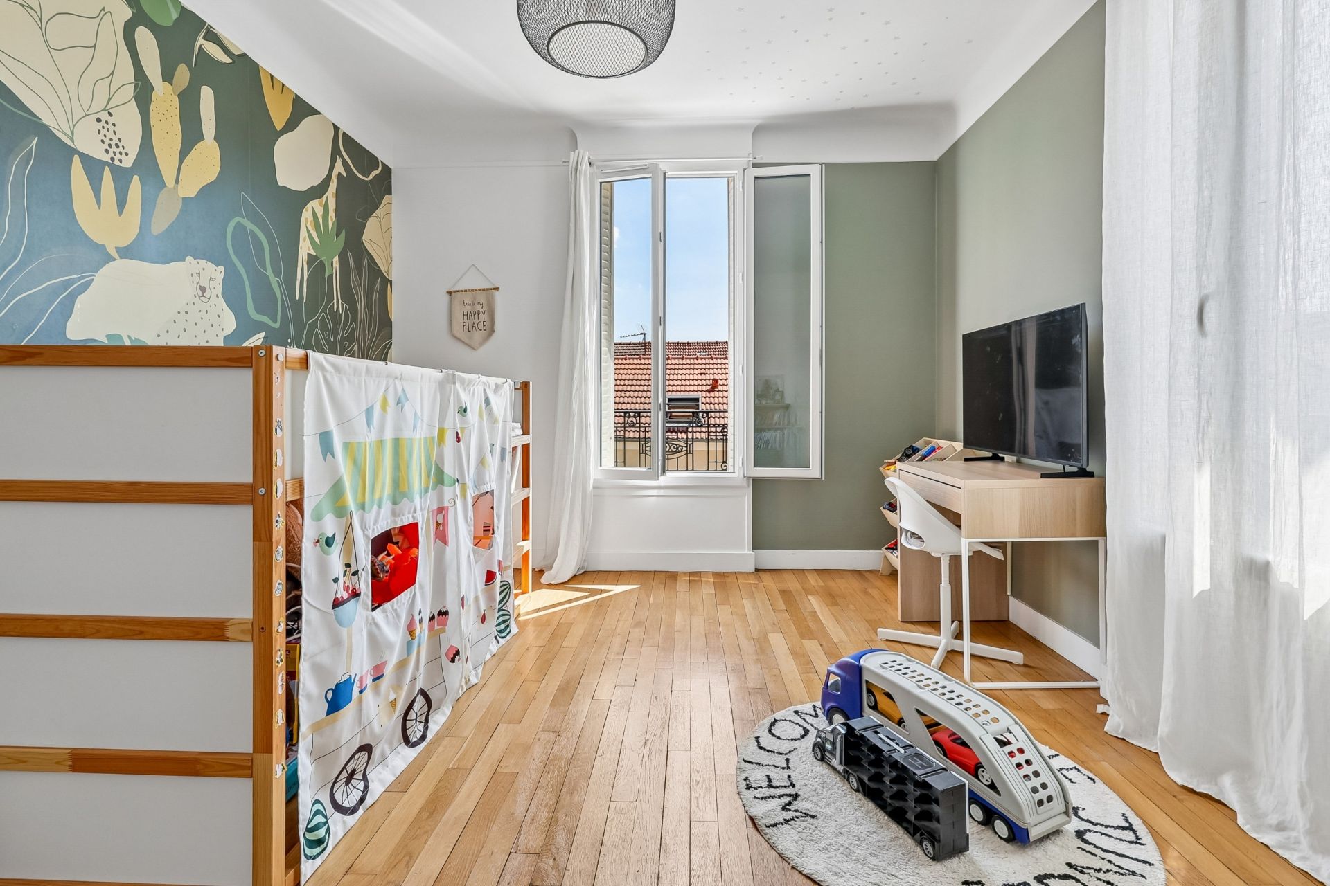 mansion 8 Rooms for sale on LE PERREUX SUR MARNE (94170)