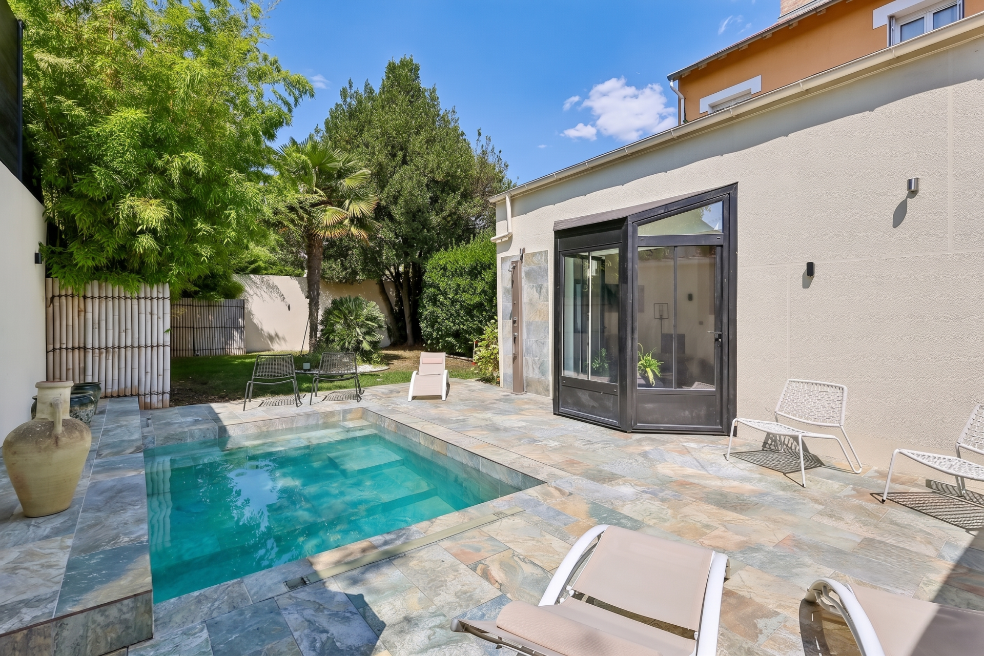 mansion 8 Rooms for sale on LE PERREUX SUR MARNE (94170)