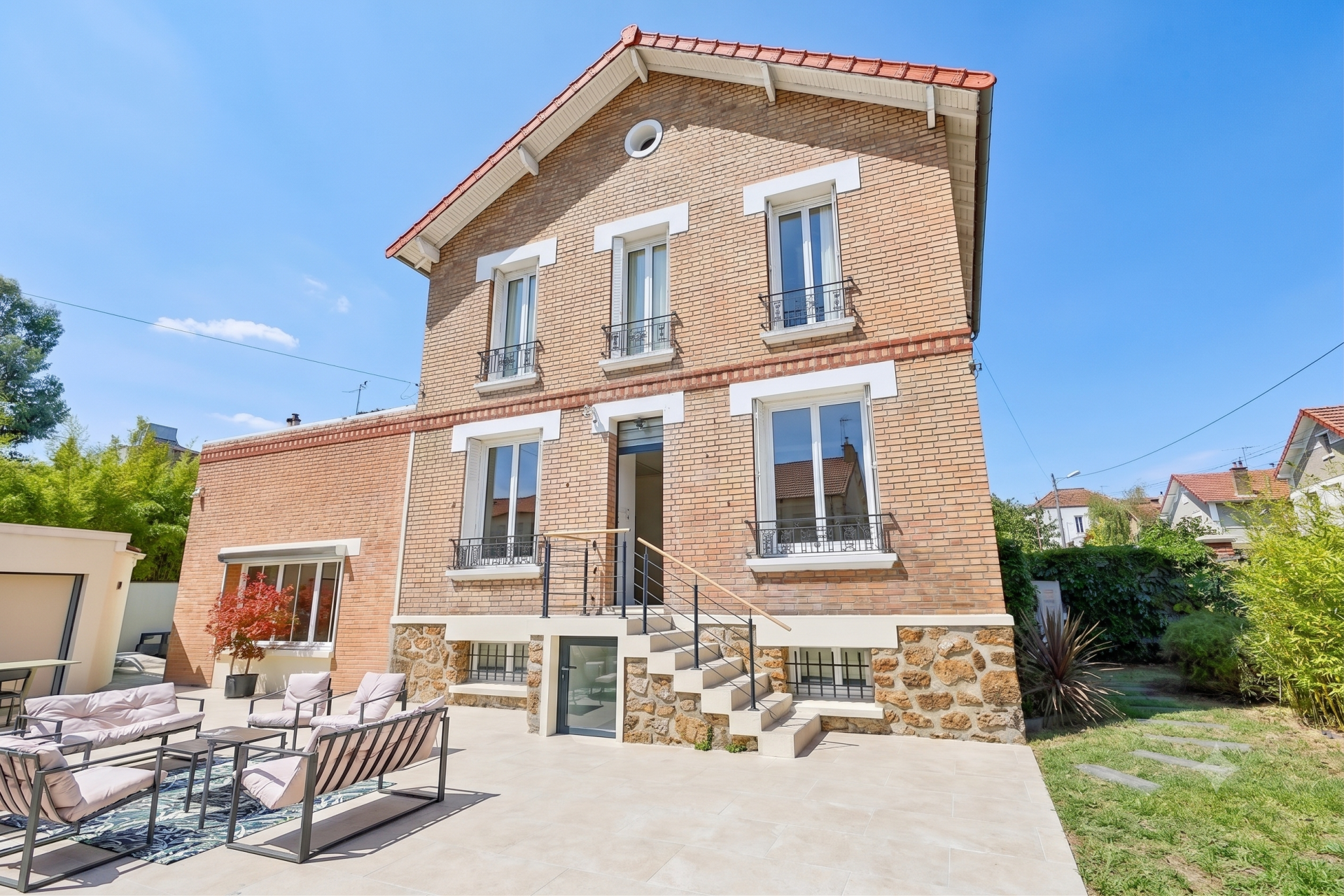 mansion 8 Rooms for sale on LE PERREUX SUR MARNE (94170)