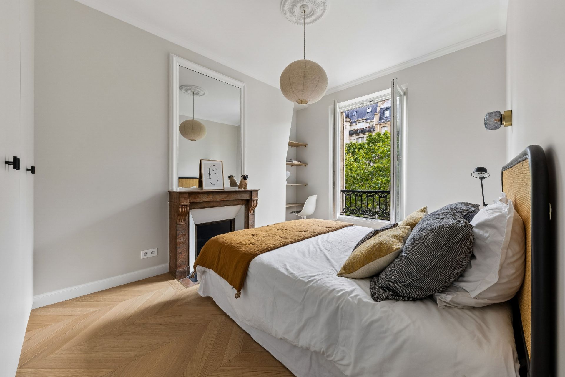 luxury apartment 6 Rooms for sale on PARIS (75007)
