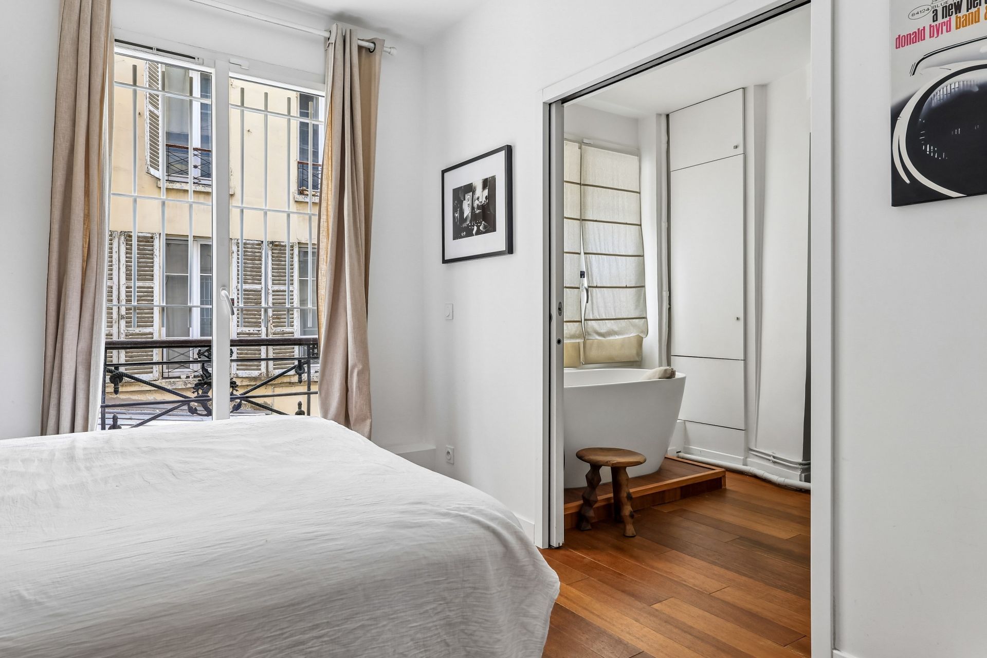 luxury apartment 3 Rooms for sale on PARIS (75002)