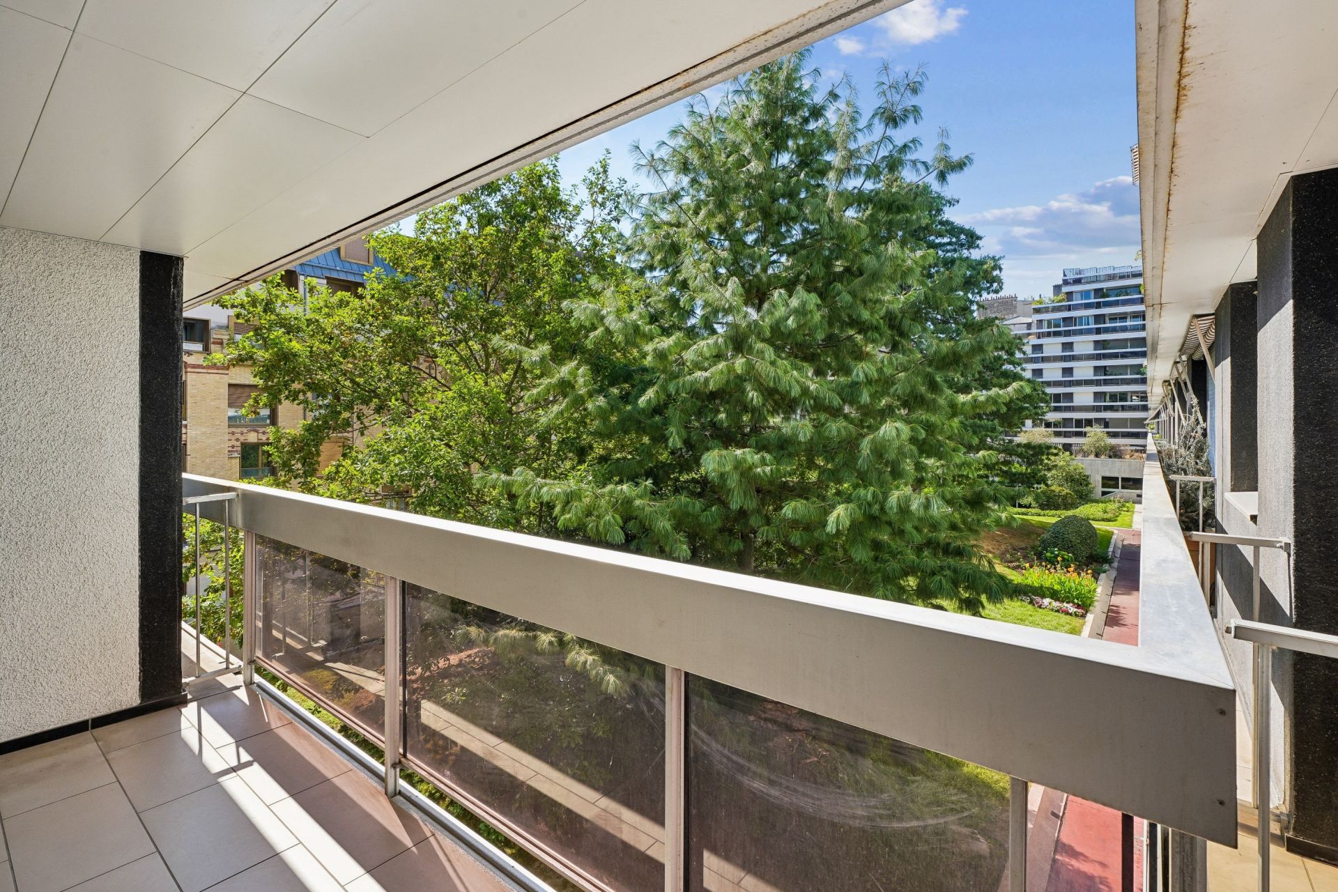 luxury apartment 3 Rooms for sale on PARIS (75116)