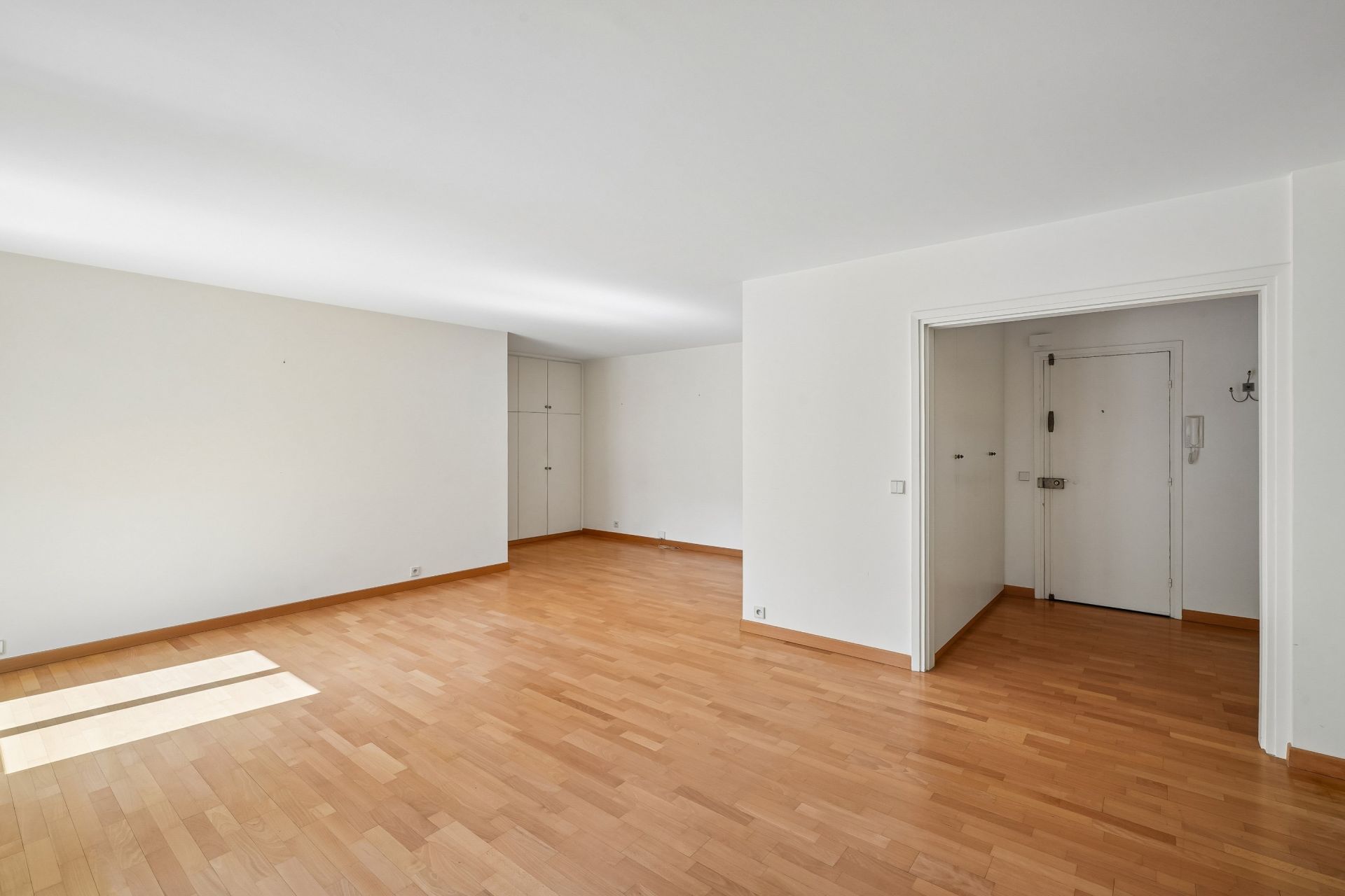 luxury apartment 3 Rooms for sale on PARIS (75116)