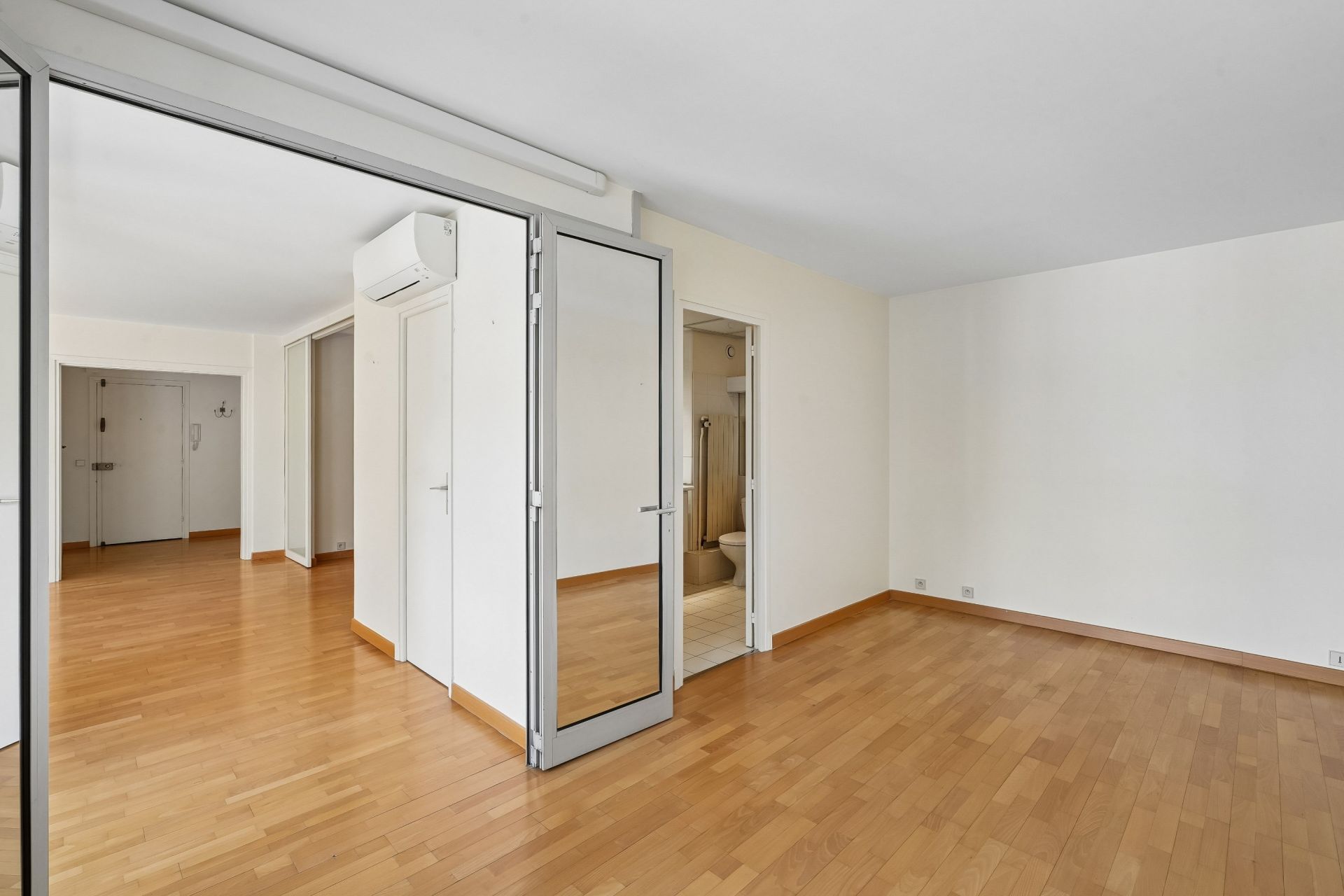 luxury apartment 3 Rooms for sale on PARIS (75116)