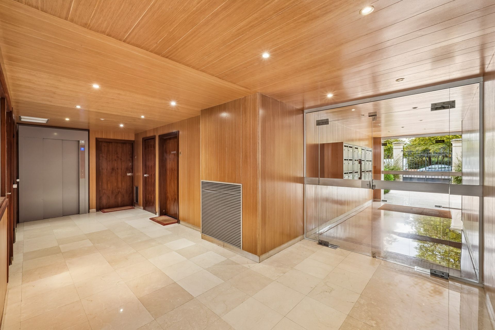 luxury apartment 3 Rooms for sale on ST MANDE (94160)