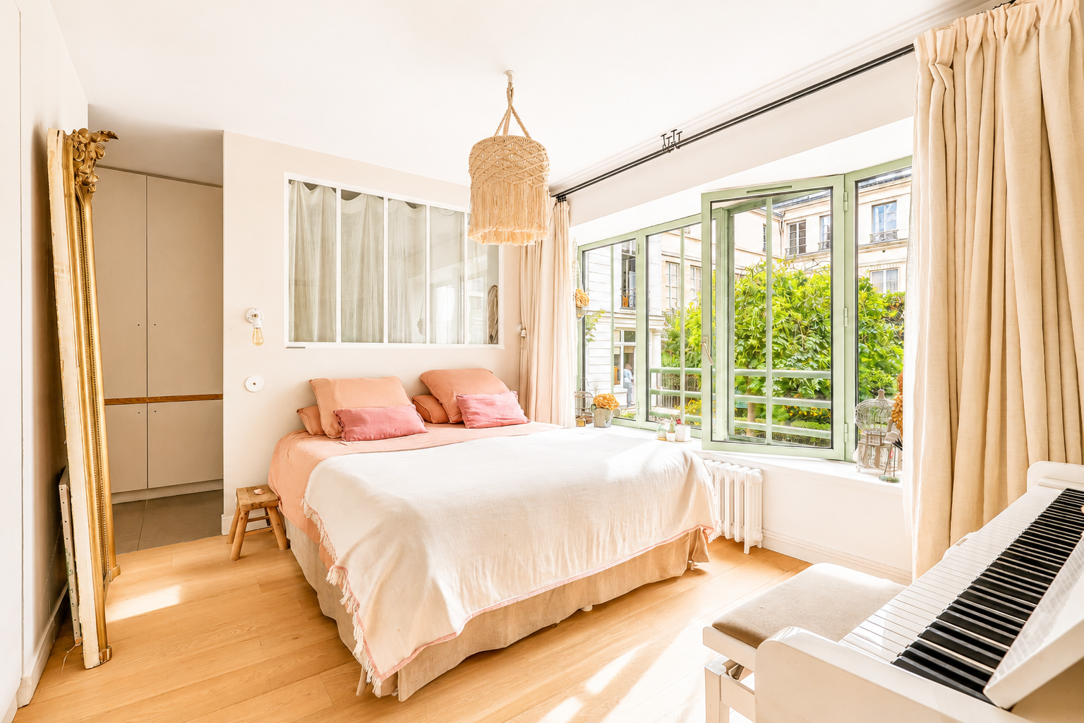 luxury apartment 5 Rooms for sale on PARIS (75003)