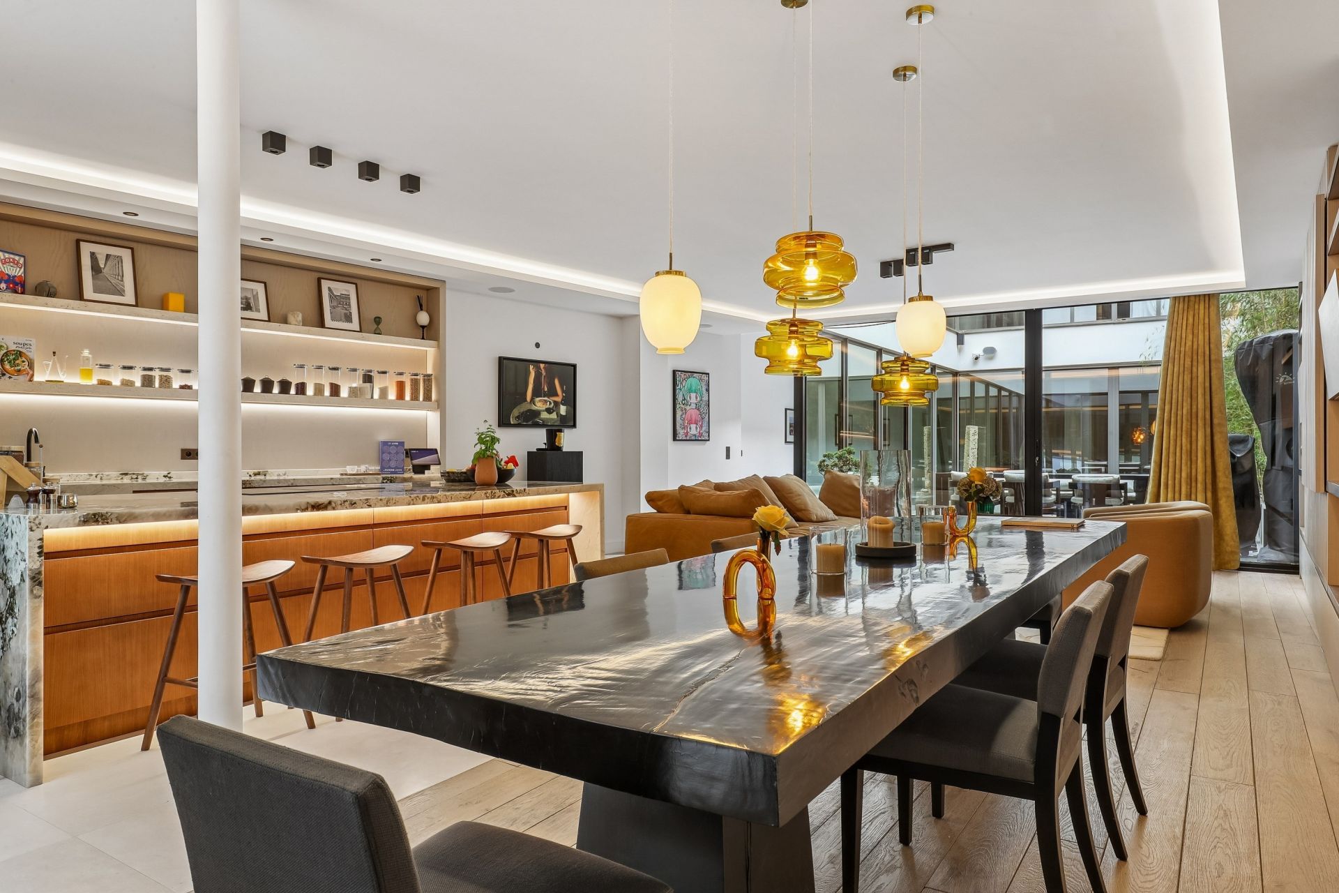 luxury apartment 6 Rooms for sale on PARIS (75002)