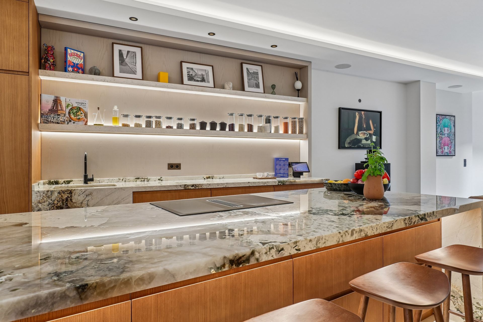 luxury apartment 6 Rooms for sale on PARIS (75002)