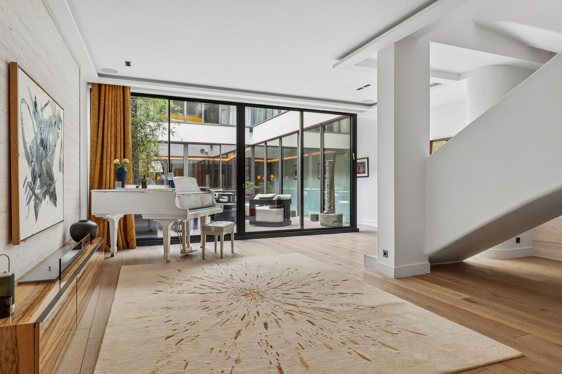 luxury apartment 6 Rooms for sale on PARIS (75002)