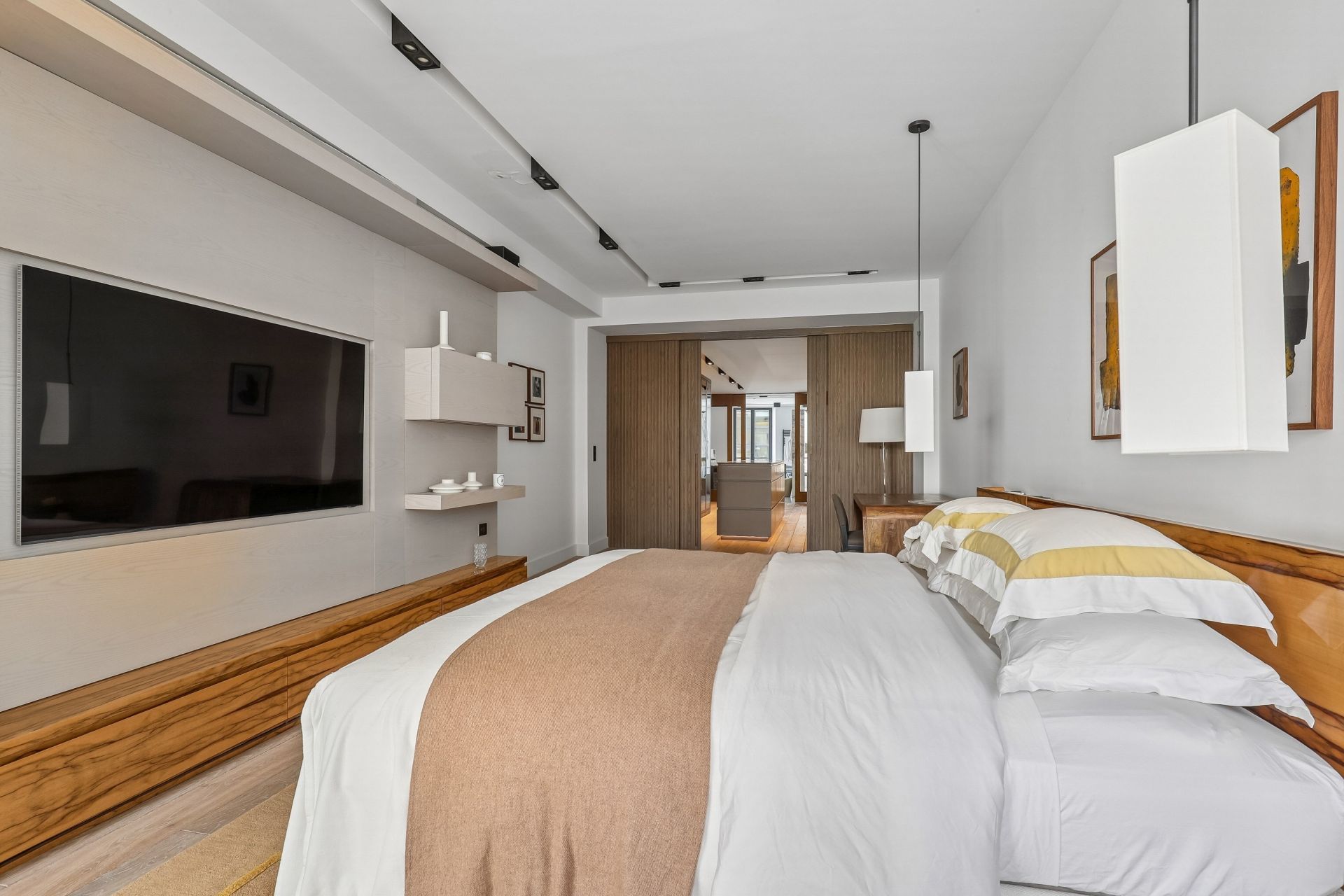 luxury apartment 6 Rooms for sale on PARIS (75002)