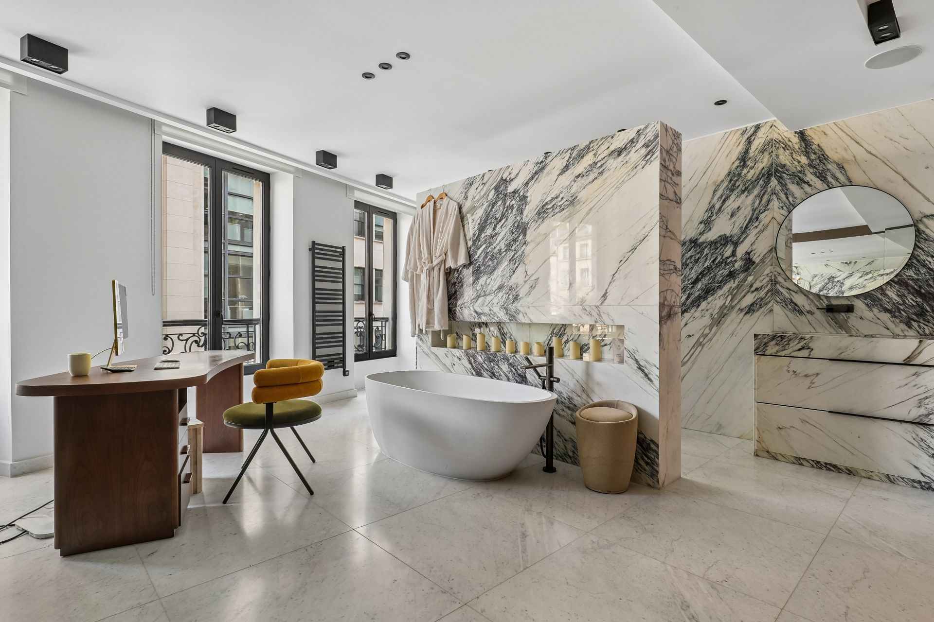 luxury apartment 6 Rooms for sale on PARIS (75002)