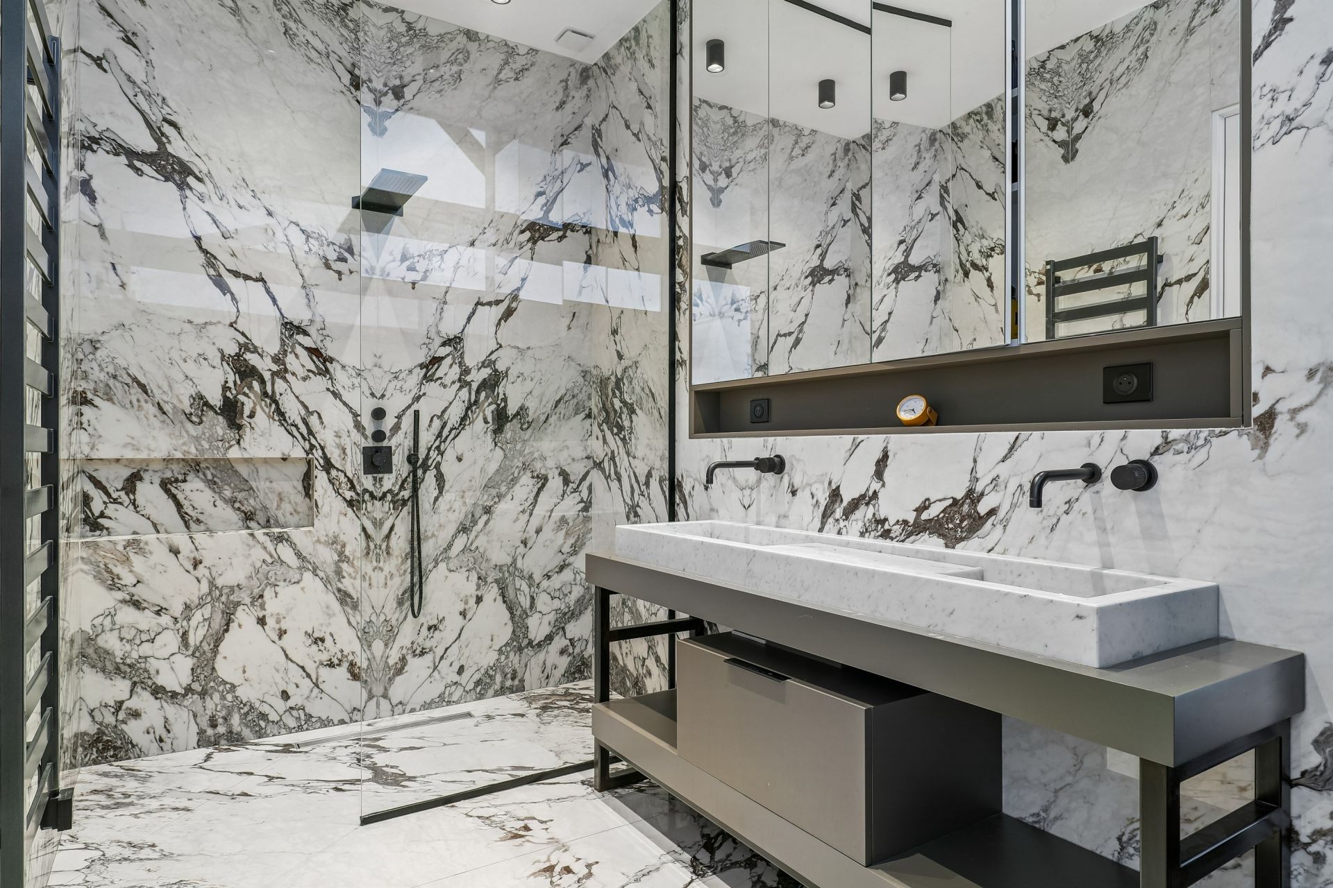 luxury apartment 6 Rooms for sale on PARIS (75002)