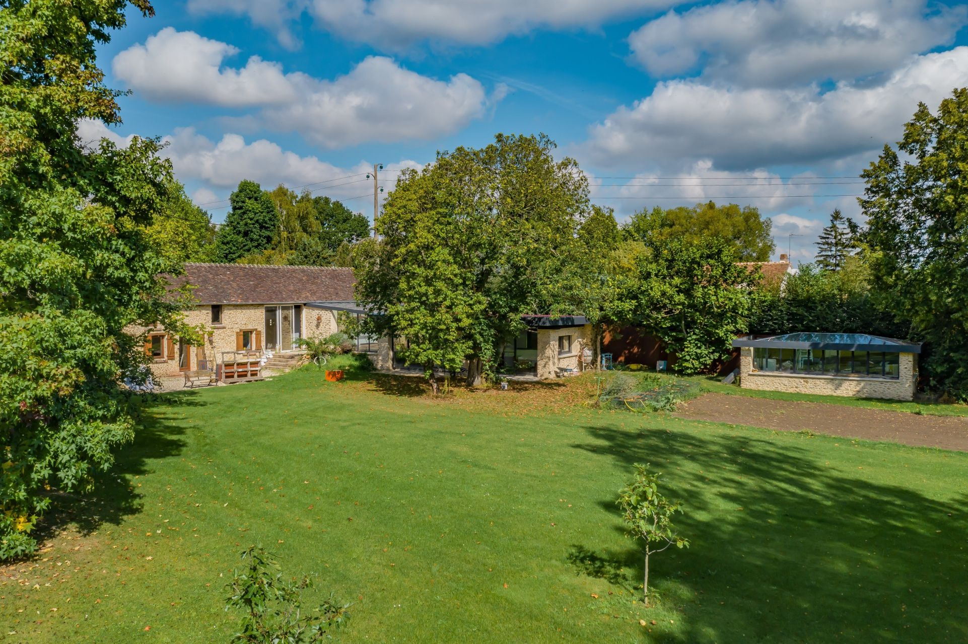 luxury house 20 Rooms for sale on ADAINVILLE (78113)