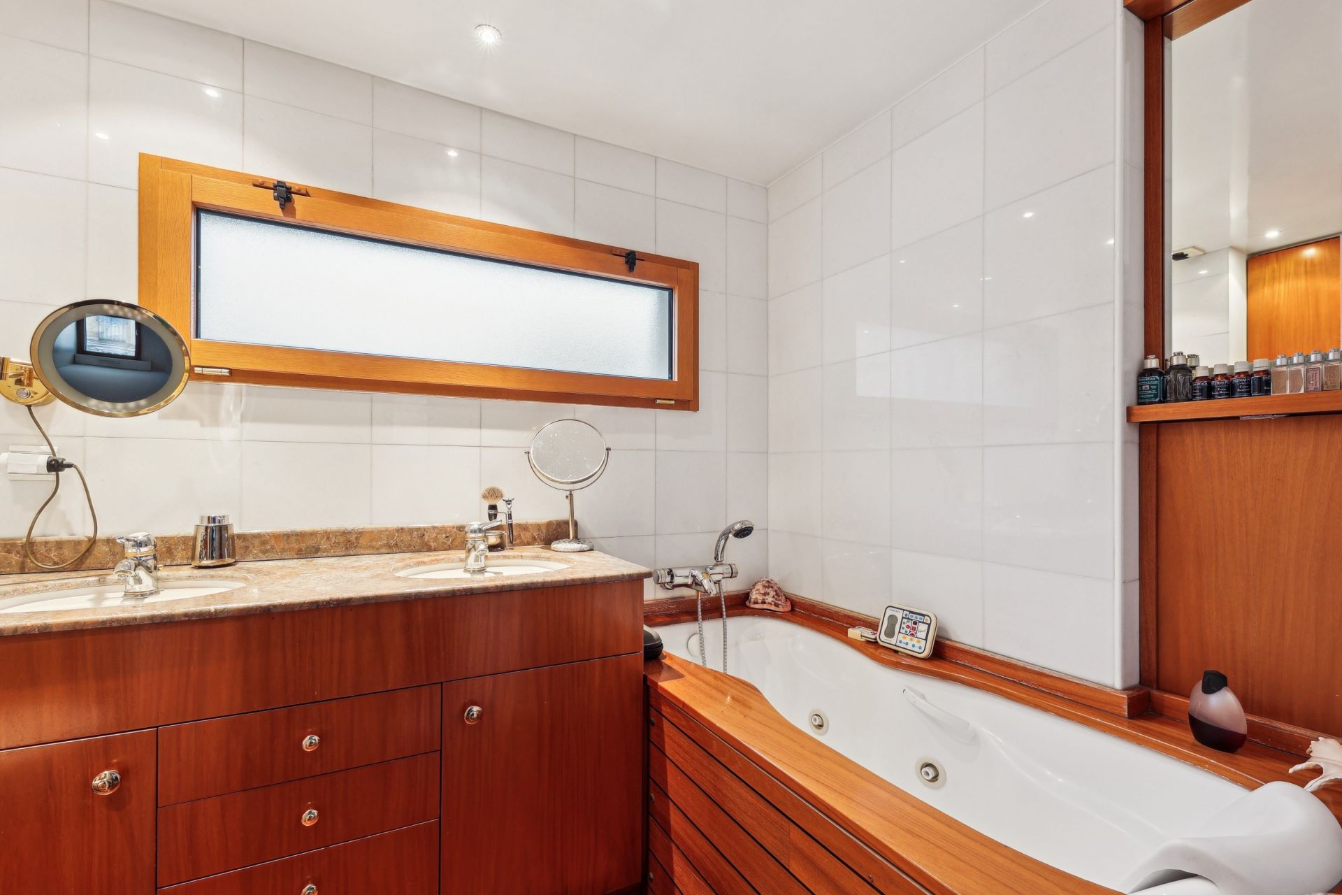 luxury apartment 6 Rooms for sale on PARIS (75012)
