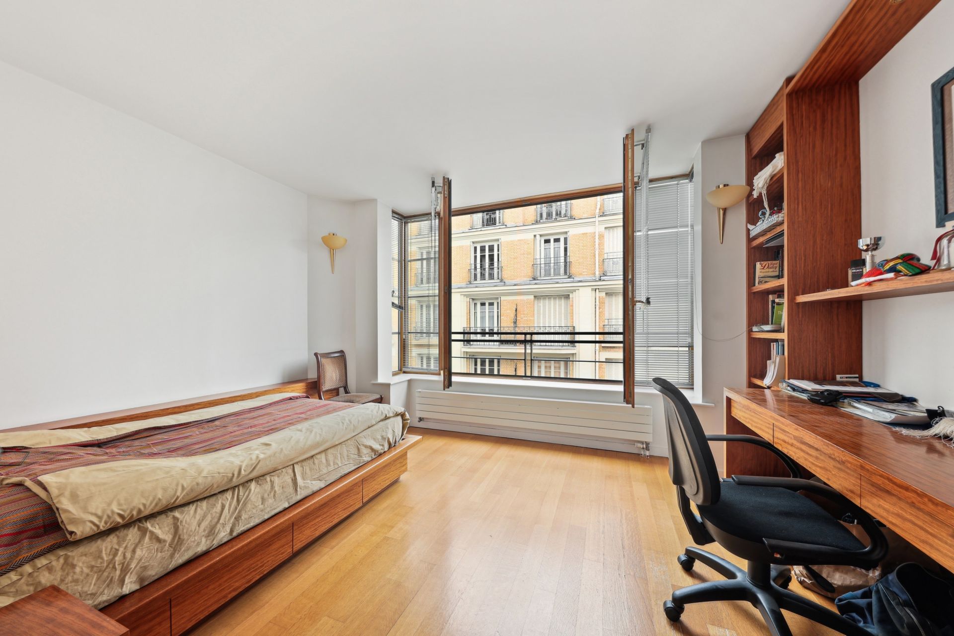 luxury apartment 6 Rooms for sale on PARIS (75012)