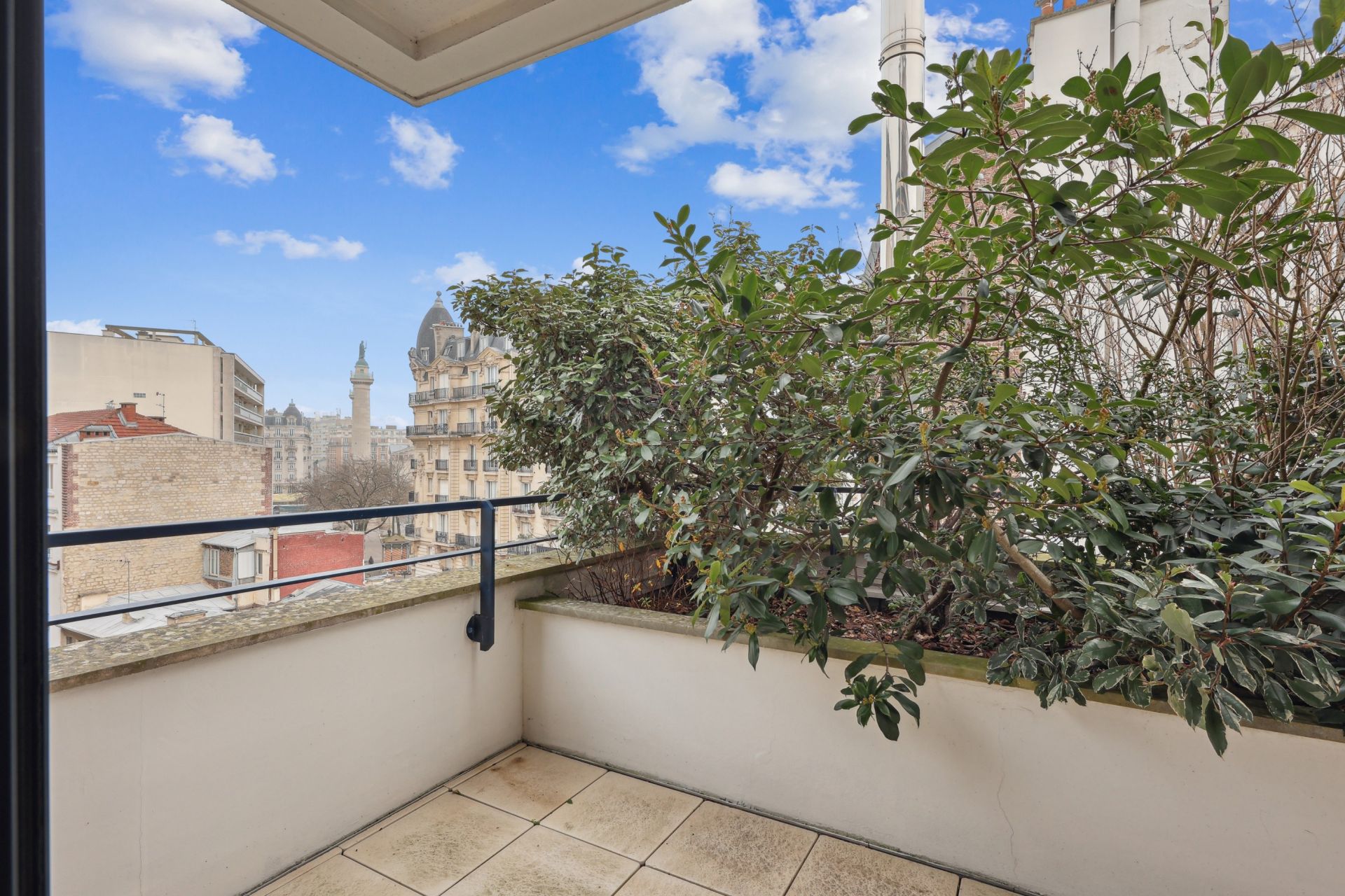 luxury apartment 6 Rooms for sale on PARIS (75012)
