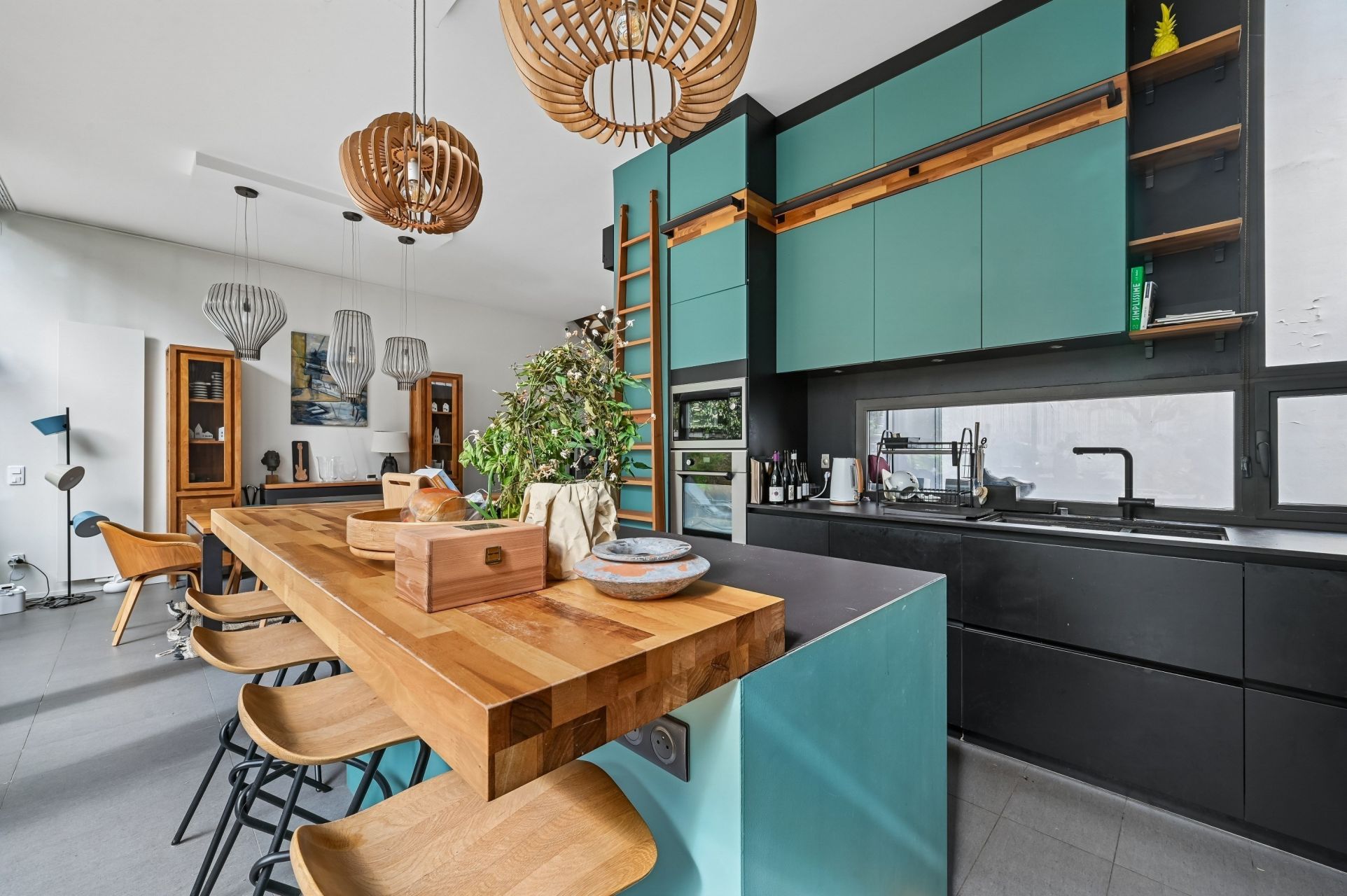 luxury house 8 Rooms for sale on MONTROUGE (92120)