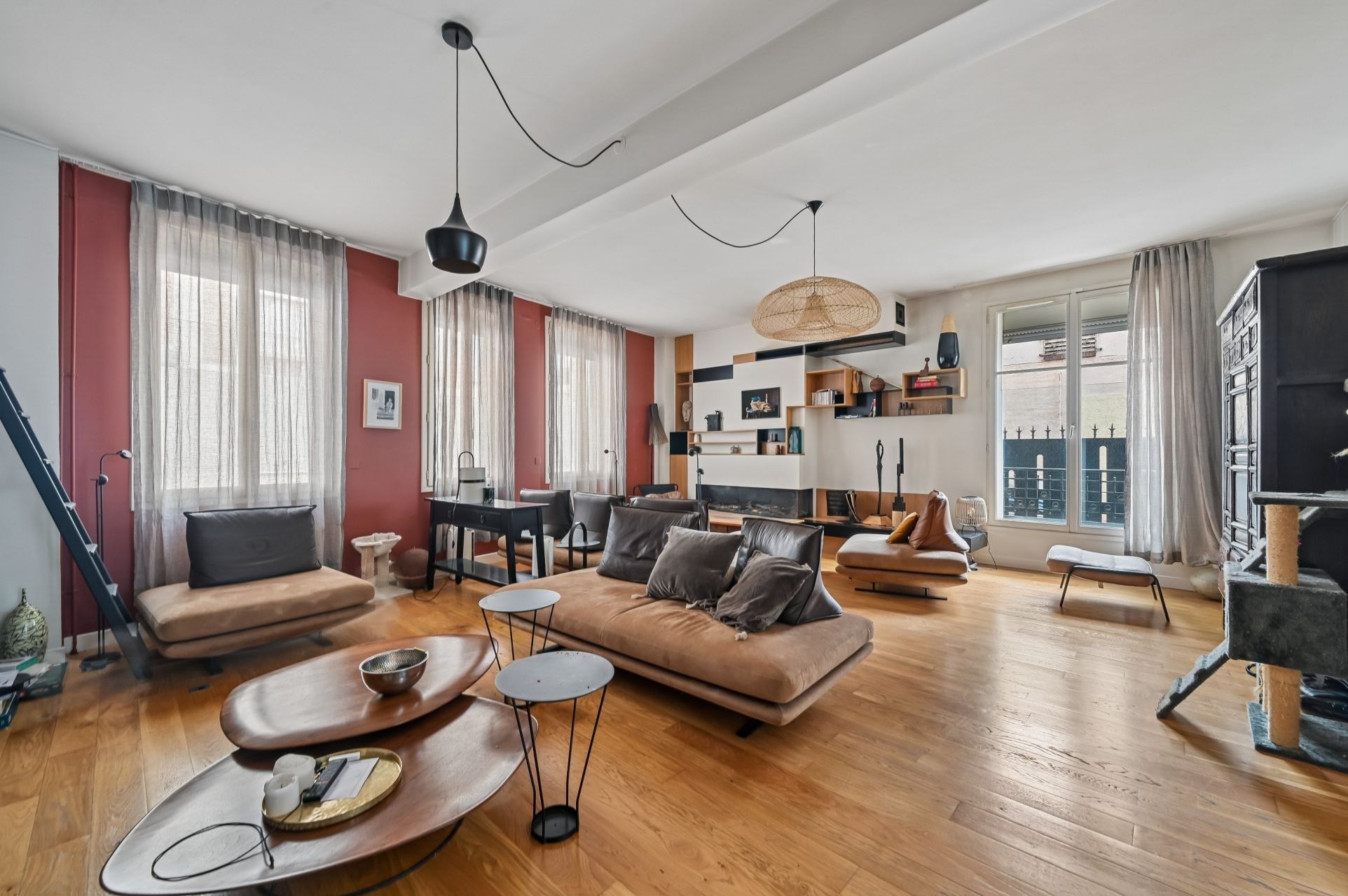 luxury house 8 Rooms for sale on MONTROUGE (92120)