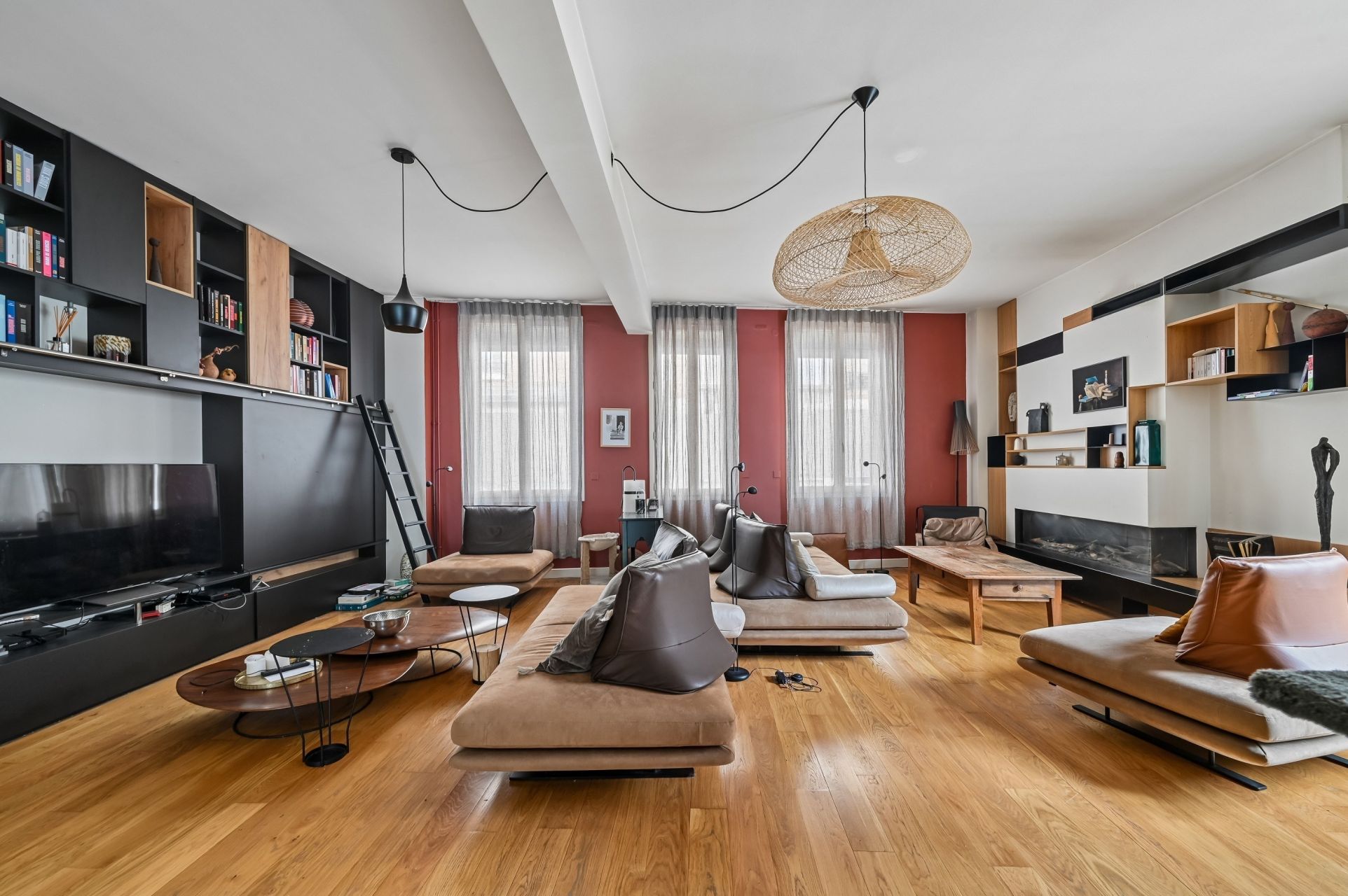 luxury house 8 Rooms for sale on MONTROUGE (92120)