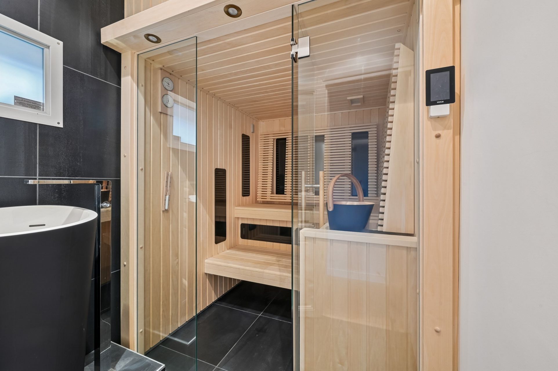 luxury house 8 Rooms for sale on MONTROUGE (92120)