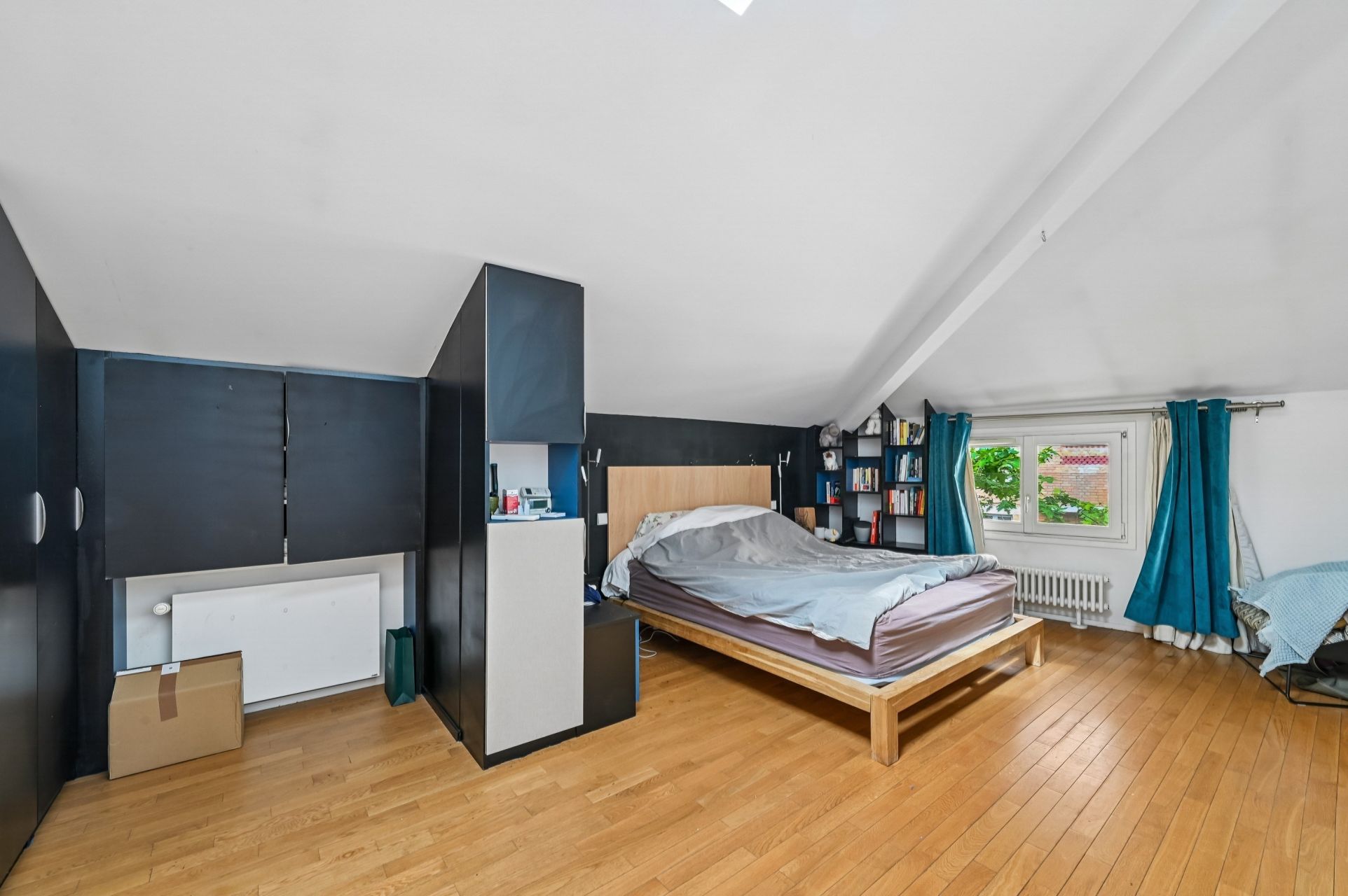 luxury house 8 Rooms for sale on MONTROUGE (92120)